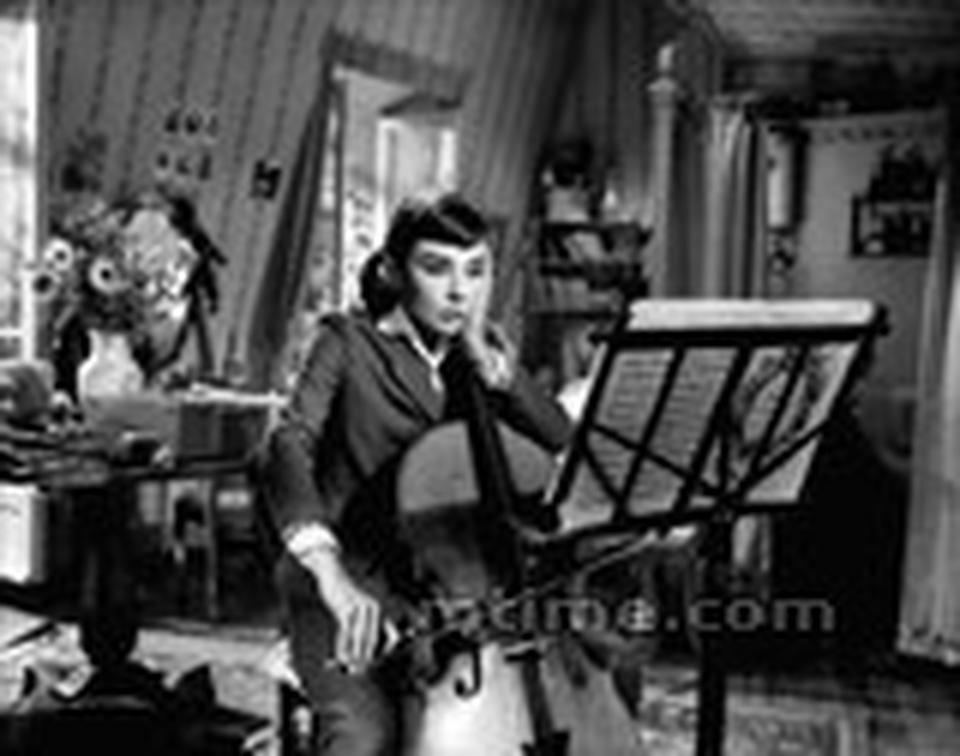 1957年,《黄昏之恋》。名侦探千金爱音乐。