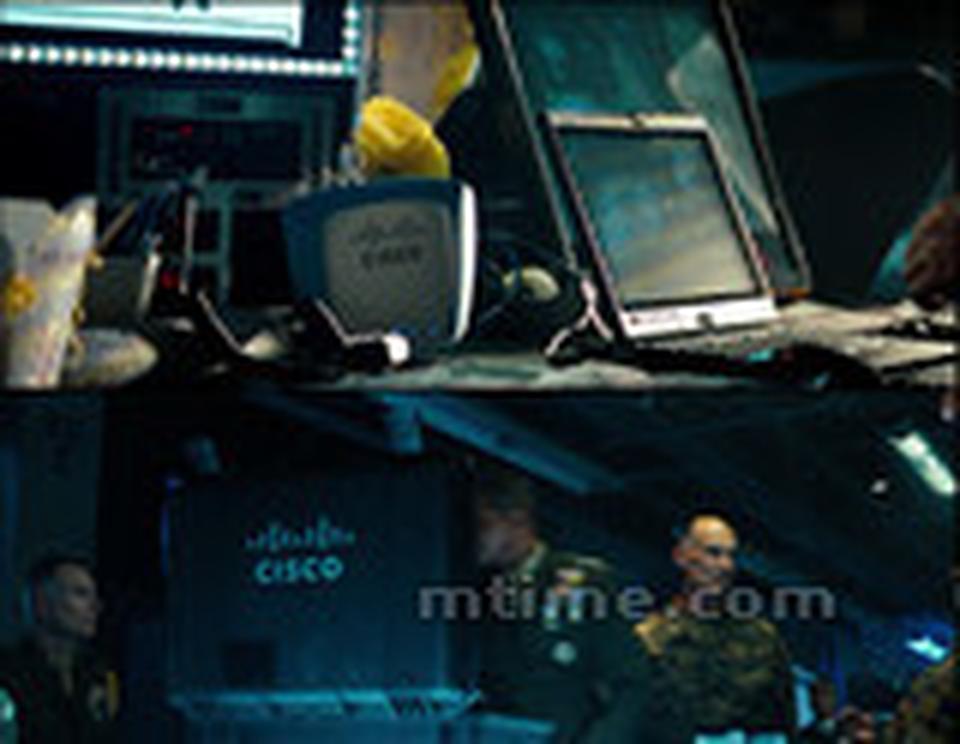 全片两次植入了CISCO（思科），而且全部是大镜头特写。一次是在山姆和卡莉的租屋里，电脑旁摆着一个CISCO的调制解调器，一次是在美军指挥部里，一台军用设备箱壳的背面打着CISCO的LOGO。