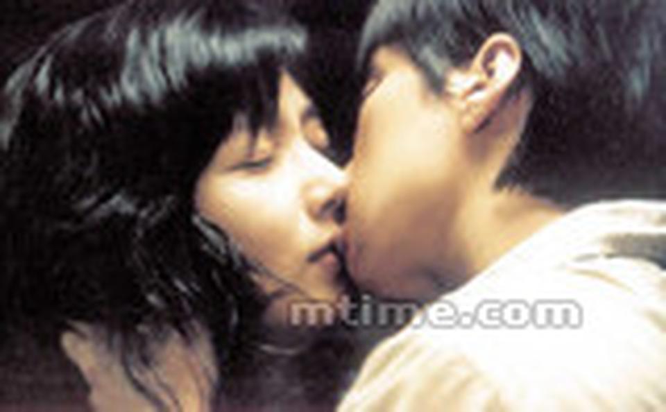 影片以纯美干净的画面来传达男女主人公对待爱情和生命的态度。