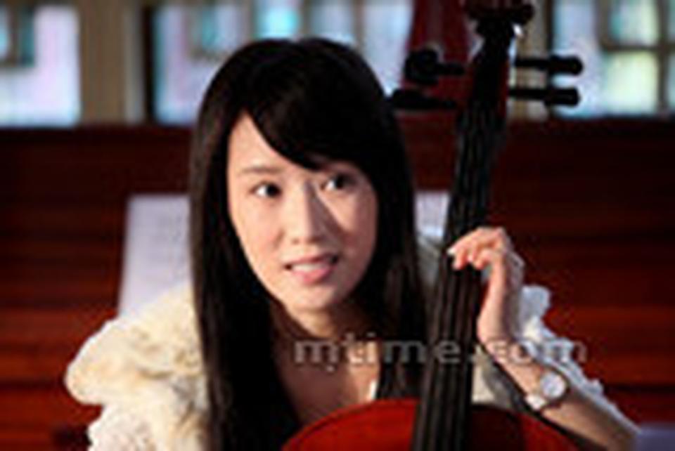 “海藻”李念客串饰演一名大提琴老师