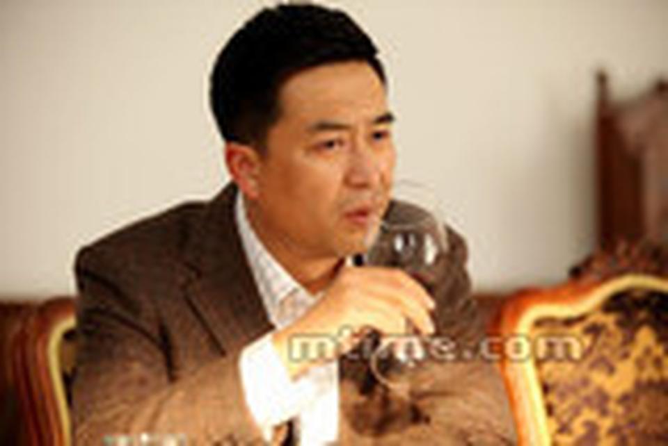 除了男女主角文章和白百何这对中戏同班同学之外，《失恋33天》的配角和客串阵容也十分强大，全是电视荧屏上的熟面孔。中生代魅力大叔张嘉译饰演原著中颇受欢迎的老板“大老王”一角，对失恋后的黄小仙款款安慰，再现温柔的大叔魅力。此外，滕华涛、文章、白百何三位主创的亲友团们也悉数客串出演，李念、海清、马伊琍、陈羽凡、廖凡、李晨、张默、姚笛的出场均令人眼前一亮。