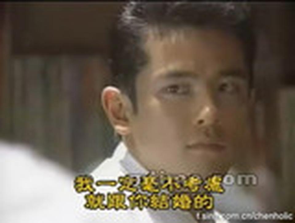 《同窗会》后来的发展可说是令人瞠目结舌,七月非但不阻止风马的爱情之路,甚至还在他们的睡房里搬了两张床,一张自己睡,另一张则留给他与情人同眠。这样惊世骇俗的情节在九十年代的日本造成不小的轰动,也宣告了这对夫妻其实只是“理解万岁”型的闺蜜。
