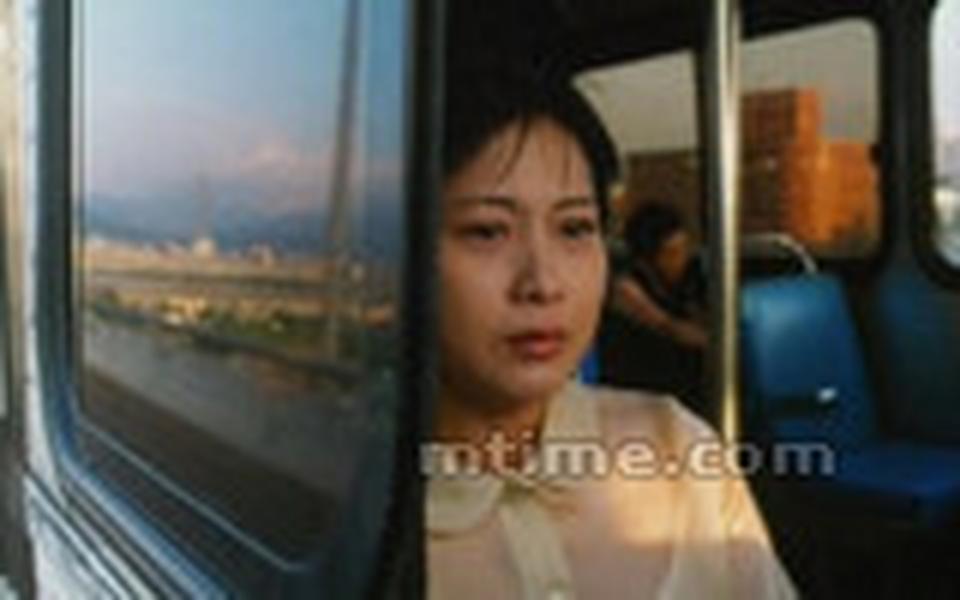 老友一旦出柜,那么恭喜你,成功拥有了一位GAY蜜,他先前那些异于男人的细腻个性与丰富理念也统统解释得通了。尽管杜家珍又惊讶又激动,内心却对这位用整个人生隐瞒了真正渴望的好友浮生伤感。可见人要活得自由自在,实在不是件容易事,所以,请珍惜身边的每个GAY蜜,他们的苦与乐,你最理解。