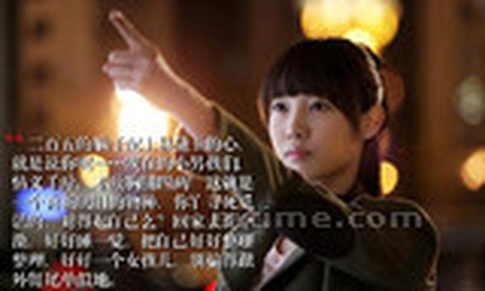 影片讲述大龄女青年黄小仙被相恋7年的男友甩了，且和自己闺蜜好在一起。陷入人生低潮期的黄小仙在同事王小贱的冷嘲热讽下展开情感复健过程。电影打起国产片“治愈系”的大旗，虽然拥有电视剧一般的影像质感，但犀利幽默的台词，亲切浓厚的京味儿令观众捧腹，几位主人公嬉笑怒骂打岔耍贫令人乐此不疲，完全值回票价。片中大老王这句体谅黄小仙失恋处境的台词带着父爱的怜悯、带着成功男性对当下男女关系的微妙观察，”情义千斤不敌胸脯四两”更堪称年度金句，想不经典都难！  ■更多台词  ： “买台电冰箱，保修期三年，你嫁了个人，还能保证他一辈子不出问题呀，出了问题就修嘛。” “你连人都没生过，拿什么质疑人生！^ “尤瑟纳尔说过一句我一直觉得无比刻薄但又无比精准的话：世上最肮脏的，莫过于自尊心。 此刻我突然意识到，即便肮脏，余下的一生，我也需要这自尊心的如影相随。” ……