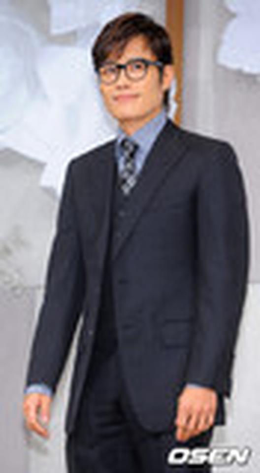李秉宪