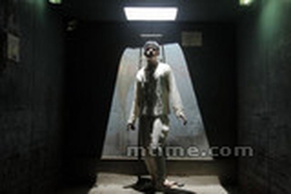 2012年台湾金马奇幻电影展开幕影片《骚人》由王柏杰主演，在世界末日到来前，无业青年吴安良从旧约圣经诺亚方舟的故事获得灵感，号召网友打造一艘名为“卡拉图号”的虚拟方舟。但在此过程中，他却遭到了神秘组织的绑架，被困在宛如精神病院的囚室中……