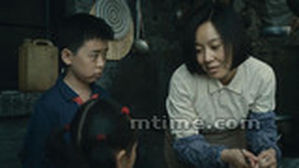 《我十一》延续了王小帅作品一贯的风格，再次涉猎残酷青春题材。讲述了1974-1976年之间发生的一段青春往事：一名11岁的小男孩用自己的眼睛亲历了一桩杀人事件，最后使那个因仇恨而杀人的男人被正法。