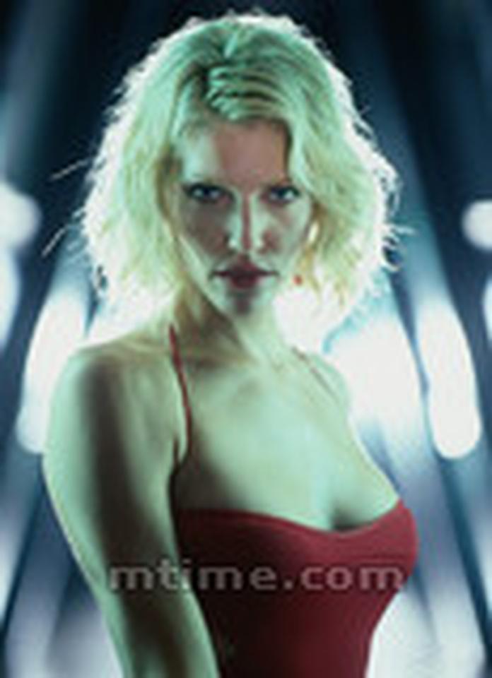 △出处:《太空堡垒卡拉狄加》(Battlestar Galactica,2003)△名号:6号△扮演者:翠西亚·希弗