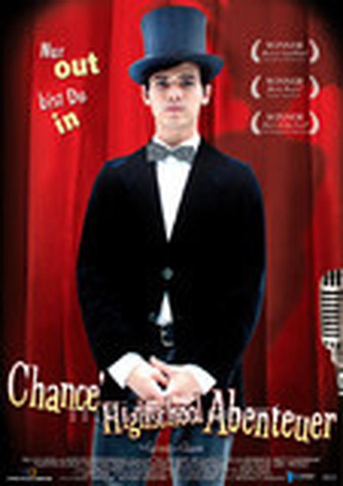 2010年投票排名: 新上榜 主演: 泰德·希根布尔克 布莱特·查尔斯 Aldevina Da Silva 剧情简要: 80年代的城市高校同性恋、娘娘腔永远是被欺负的对象。然而有一个瘦弱漂亮的男孩,他的目光没有停留在人们带给他的伤口上,他艳羡的看着爆炸头成为时尚,粉红吊带性感招摇,金色的Dior手袋大行其道——这个叫Chance的男孩梦想着有一天能成为这个饕餮盛宴的裙角。 AFTERELTON'S TOP100 GREATEST GAY MOVIES