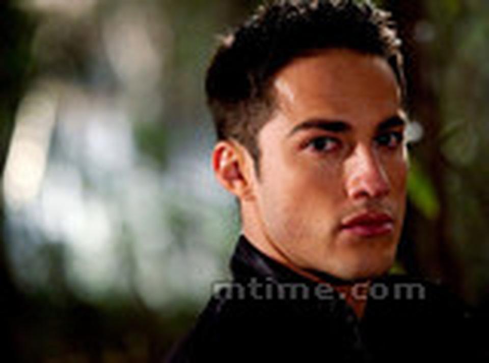 剧中角色:Tyler Lockwood尽管在吸血鬼的戏里狼人都无法有好戏,但实际上这部剧集里的狼人还都挺出彩。
