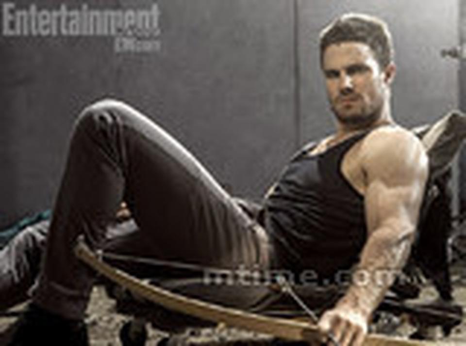 剧中角色:Oliver Queen/绿箭侠又是一个“苦大仇深”的超级英雄!