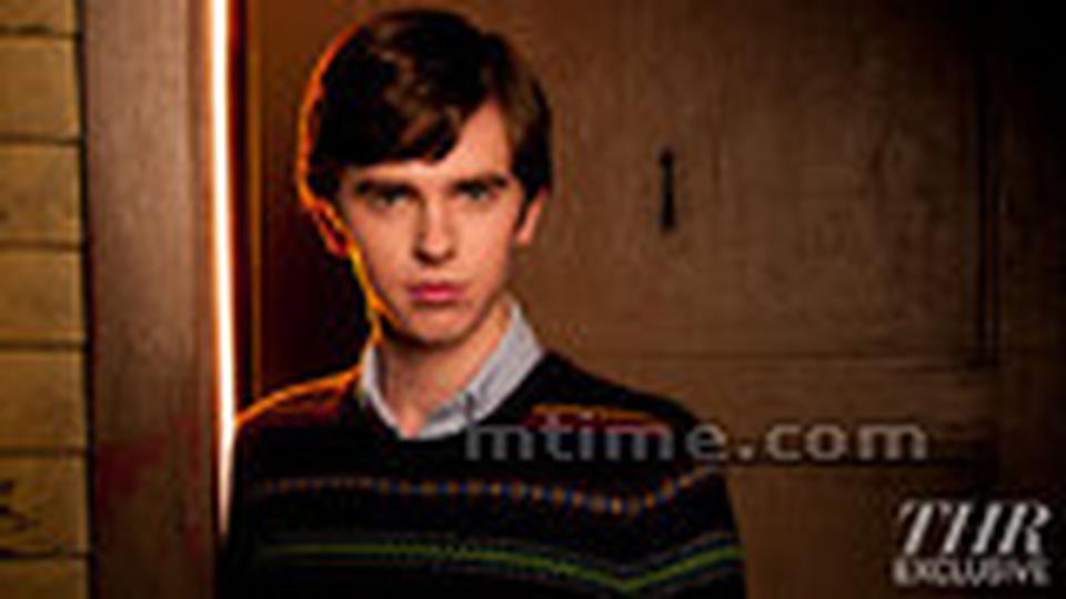 弗莱迪·海默饰演主人公Norman Bates