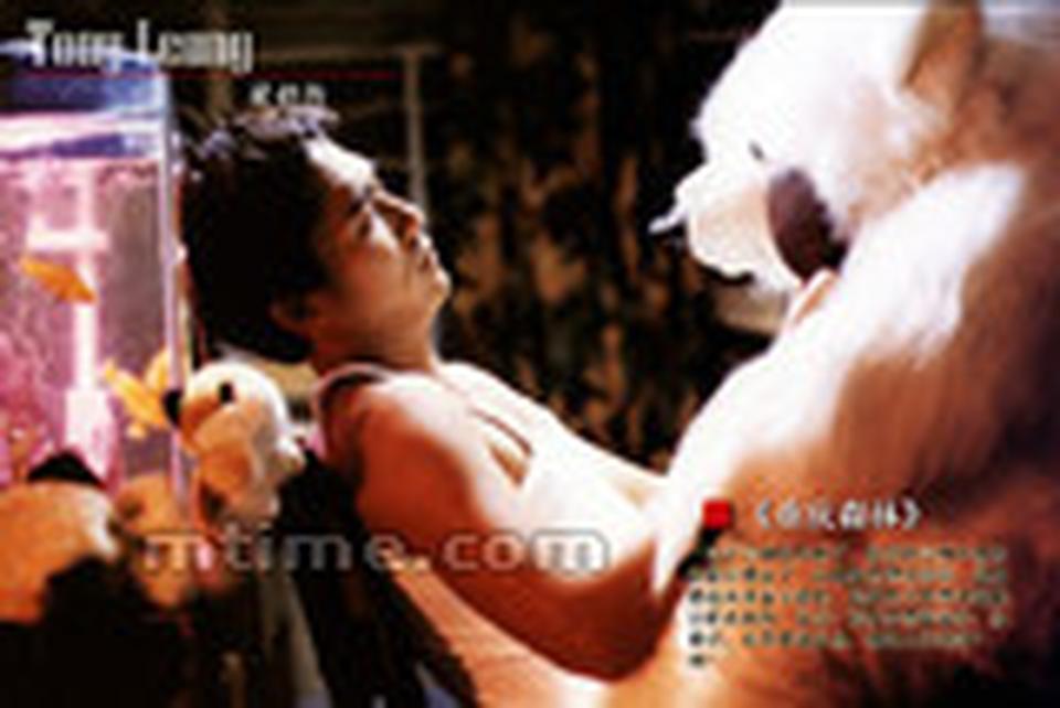 合作次数:11次 合作影片:王家卫作为导演:《阿飞正传》、《重庆森林》、《东邪西毒》、《春光乍泄》、《花样年华》、《2046》、《一代宗师》王家卫作为监制:《东成西就》、《天下无双》、《地下铁》纪录片:《摄氏零度·春光再现 1999》 初次合作时间:1990年 合作年长:23年