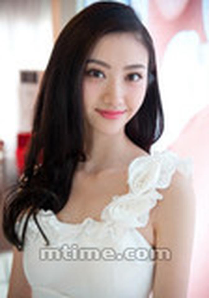 出生时间:1989年7月21日(六月十九)星座:巨蟹座新生代美女景甜虽然争议颇多,但漂亮的五官却令人无法拒绝。