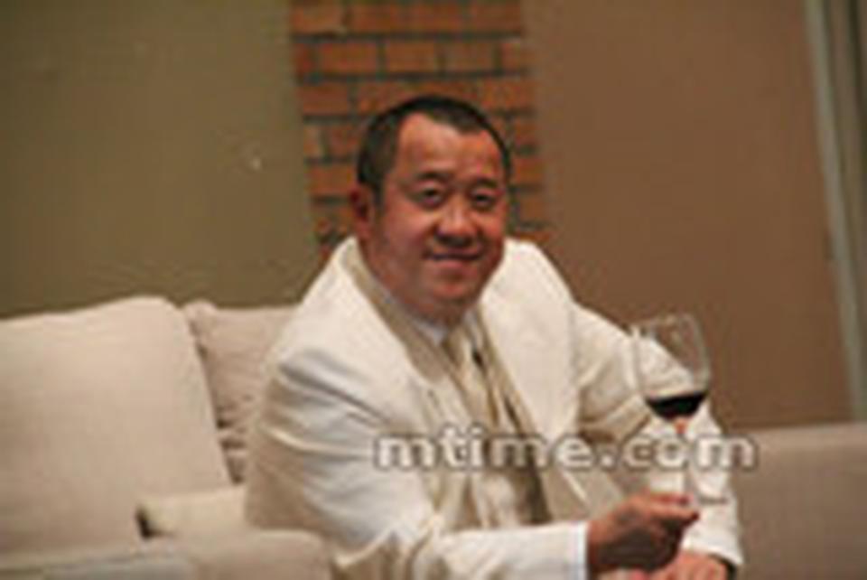 出生时间:1953年4月14日(三月一号)星座:白羊座 比起《无间道》“韩琛”,曾志伟更广为人知的身份是无敌奖门人系列主持。