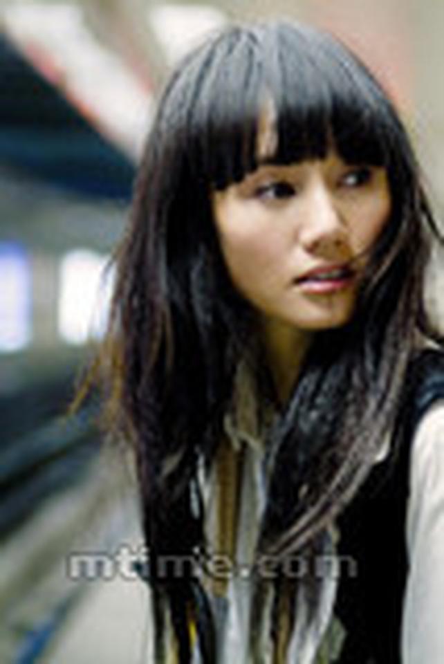 出生时间:1977年10月16日(九月四号)星座:天秤座气质美女袁泉今年的新片是与古天乐、刘青云、张家辉等一起出演的警匪片《扫毒》。