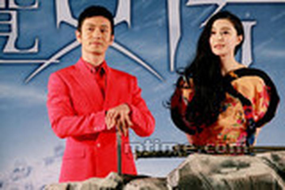 范冰冰和黄晓明接受媒体群访
