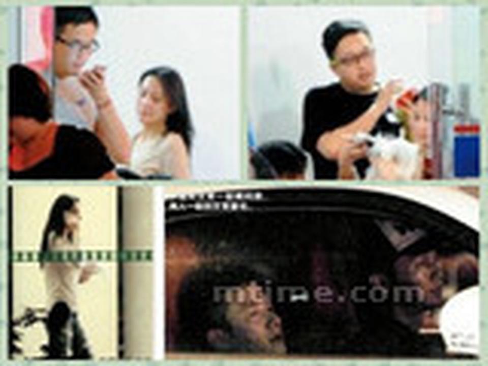 李晨和张馨予这对“短命”恋人，分手后心态大不相同。一个伤心欲绝难以释怀，一人潇洒快活如获重生。近日，有媒体在北京和横店分别拍到李晨和张馨予会友谈心，女方在横店密会于正，满面春风，邀其担任自己的“经纪人”；李晨在北京与老友相聚仍一脸不快，与文章畅聊后依然显得心事重重，孤单离去。