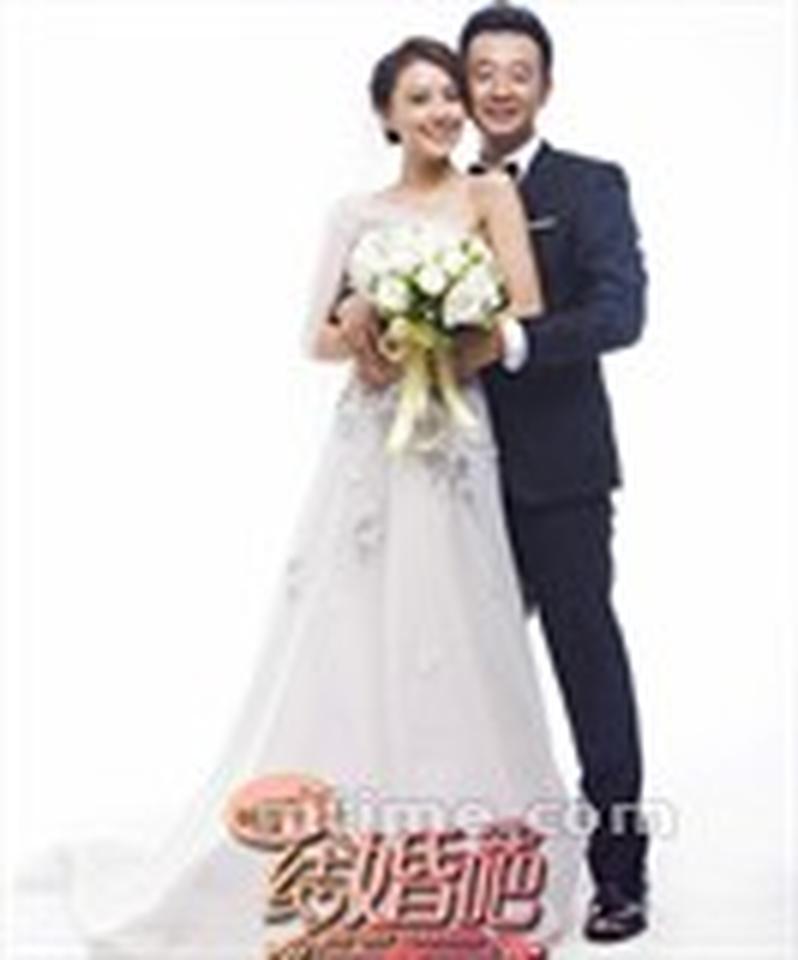 众多80后男生心目中的“女神”高圆圆阔别5年之后再次回归小荧屏,在都市恋爱喜剧《咱们结婚吧》中饰演一名“剩女”。这部贴合现实又富有新意的电视剧一开播便收获了不少认可。尤其是剧中高圆圆饰演的杨桃对于生活和恋爱的豁达态度赢得了众多处境相似的女性观众的共鸣,一时昔日玉女大有转变成“剩女女神”的趋势。 本剧在央视和湖南卫视同时播出,获得了不错的收视率。剧中的许多台词,比如“别跟我谈恋爱,虚伪!有本事咱们结婚!”也成为网络流行语。不过,在普遍的好评之外,也夹杂着一些吐槽的声音,比如片中层出不穷的植入式广告就很让人“出戏”。