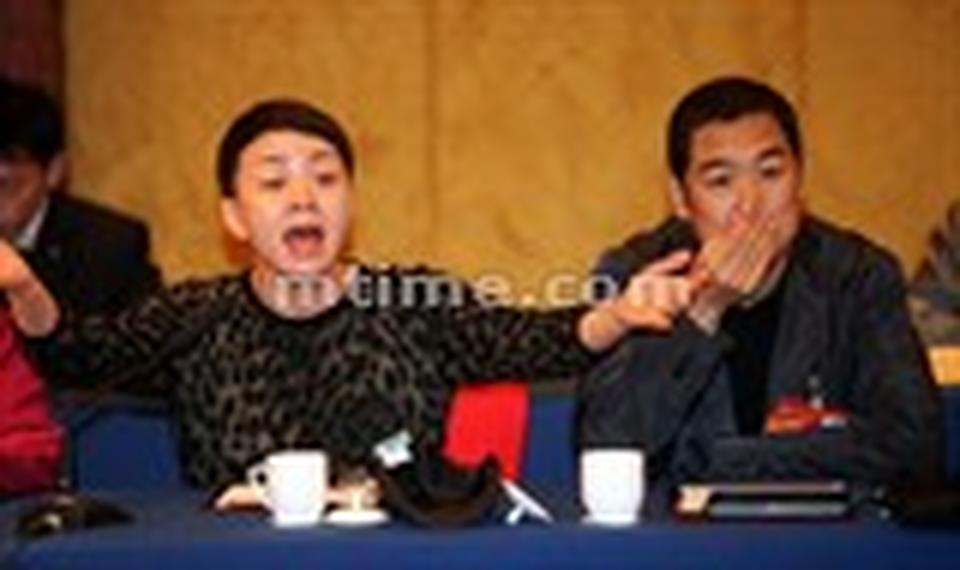 “各台只竞争收视率，很多节目观众一边看一边骂。”“什么是有价值的收视率？”对此，她和冯小刚的观点有些不同，两人甚至还在现场辩论起来。宋丹丹直言，“电视节目不能恶性竞争，只有有正确价值观的收视率才是有价值的收视率，恶性竞争最后演变成收视率造假。现在有些相亲类节目没有正确价值观，很混乱，于是各台都一窝蜂跟着做，这样怎么能给观众正确的导向呢？”