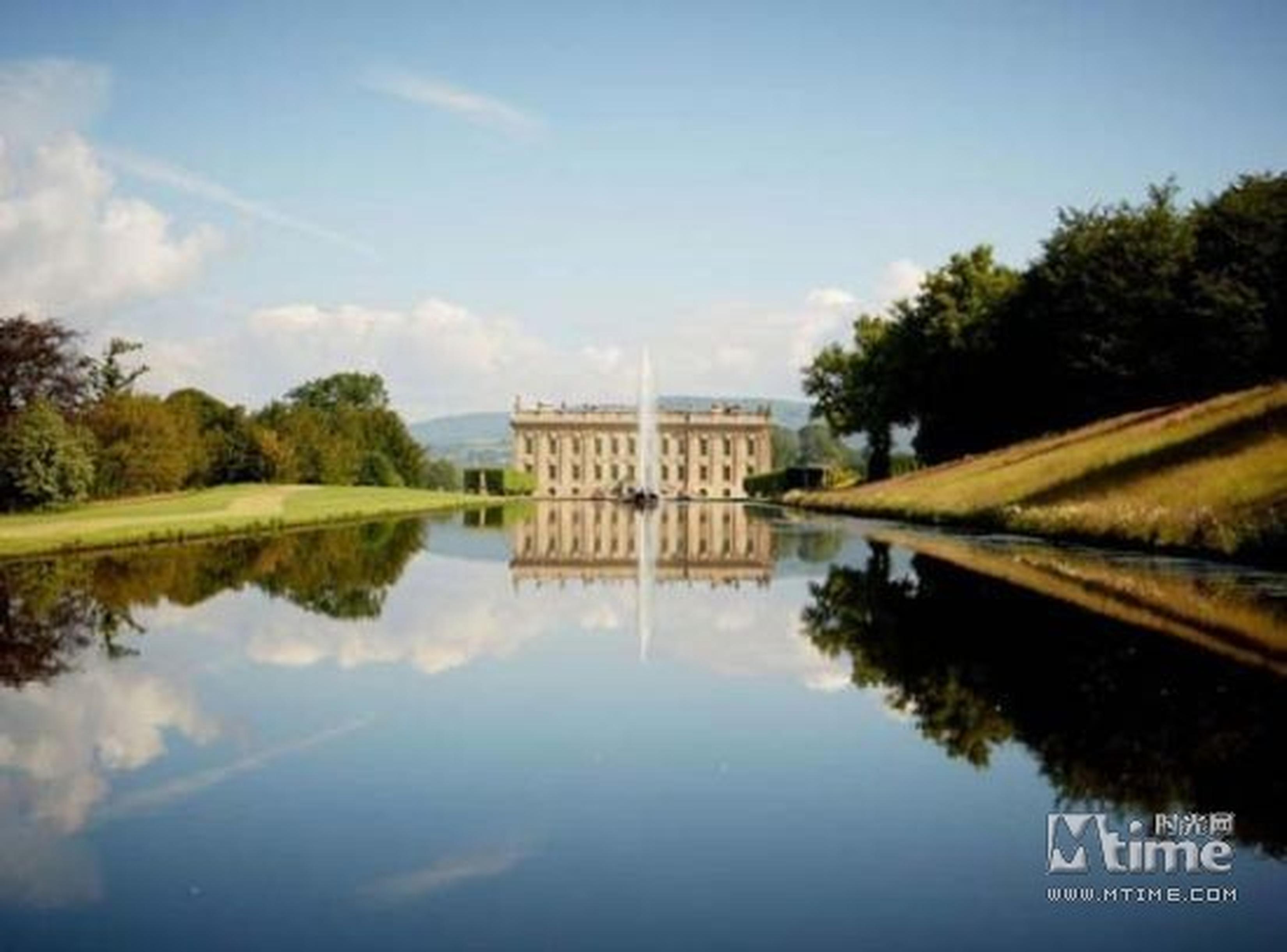 查茨沃斯庄园（Chatsworth House）是世袭德文郡公爵(Dukes of Devonshire)的豪宅。