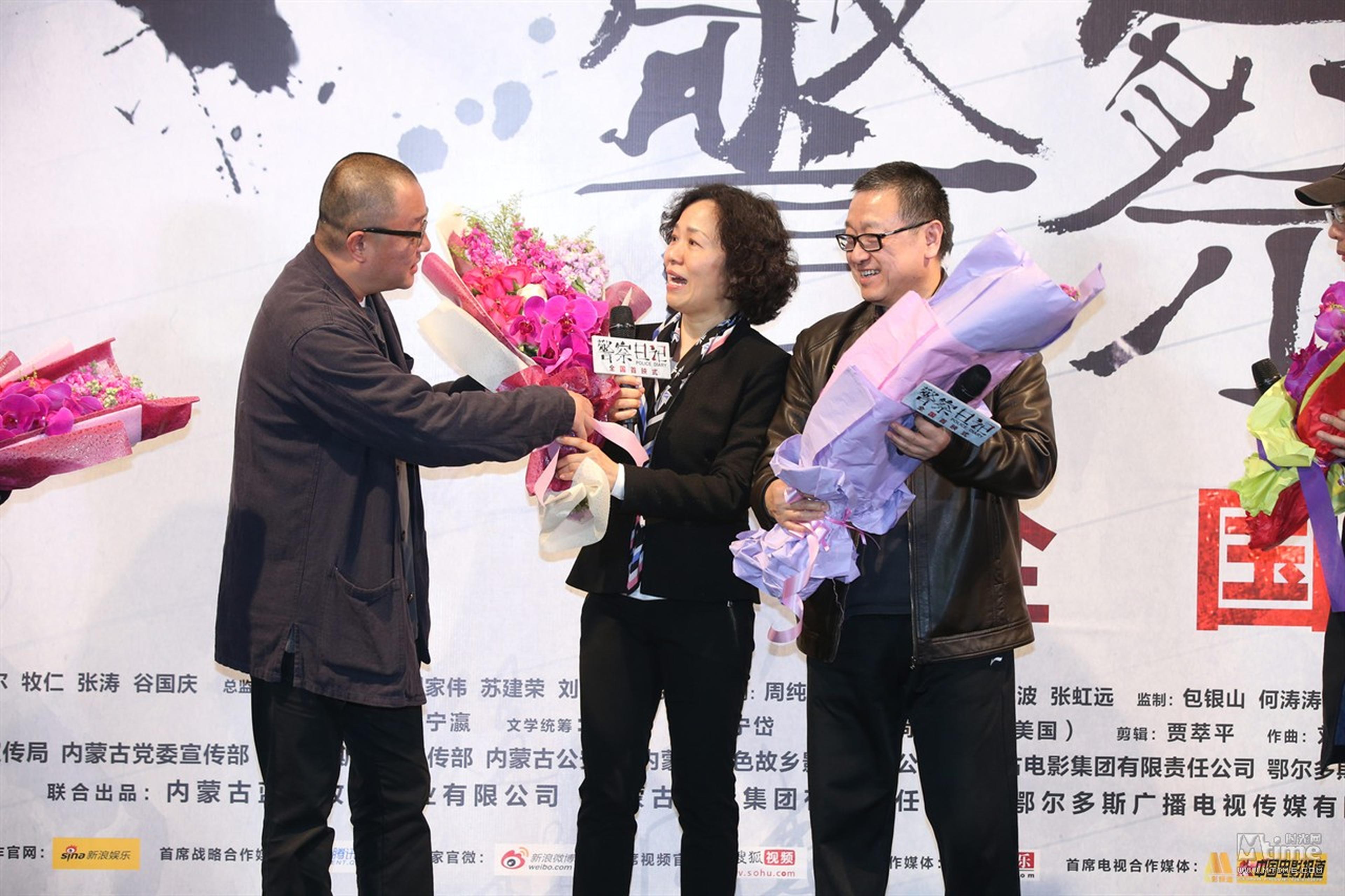 王小帅给宁瀛送花
