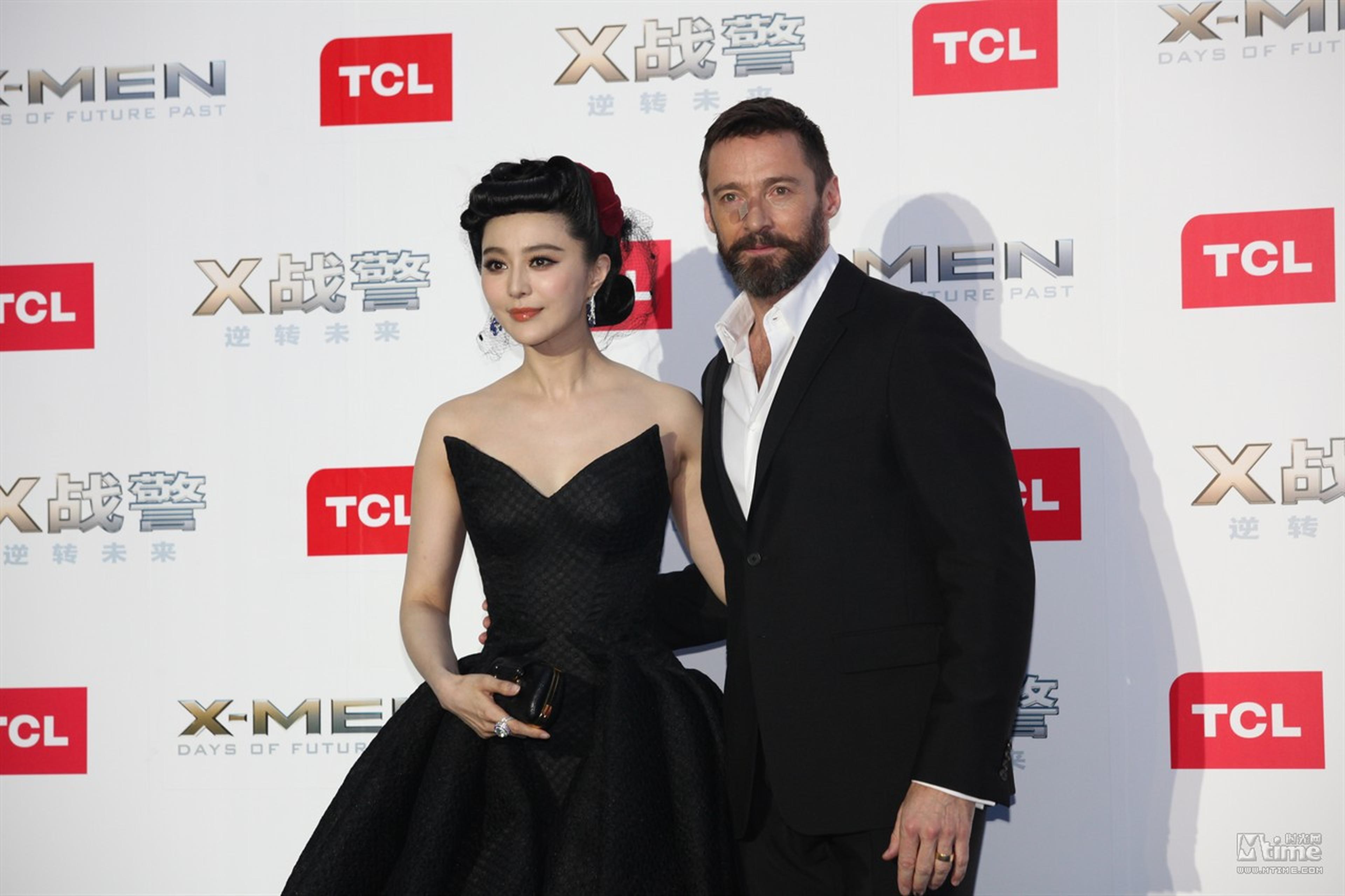 范冰冰一身Zac Posen复古黑裙美艳现身红毯