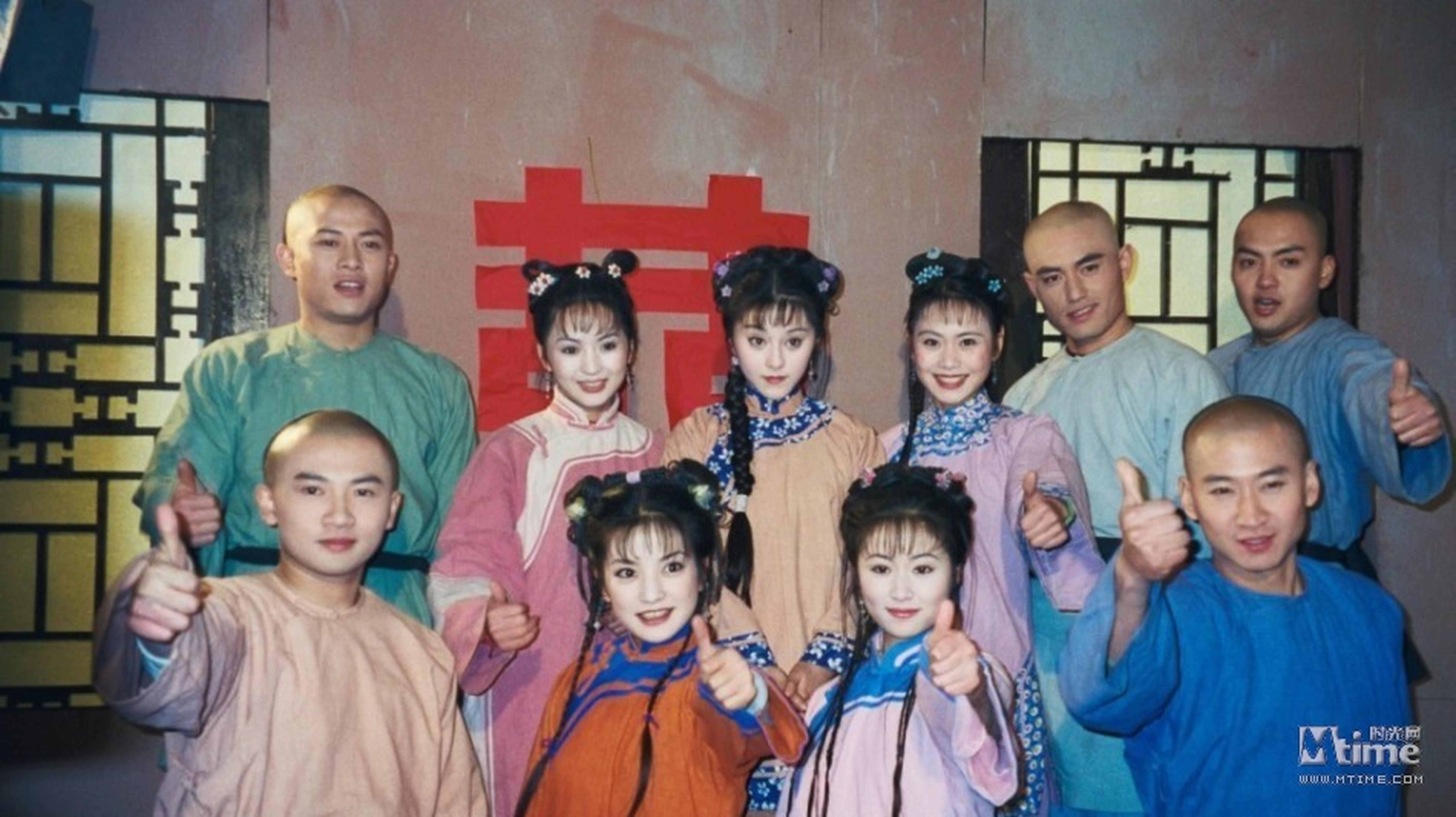 旧版还珠主创大合影。