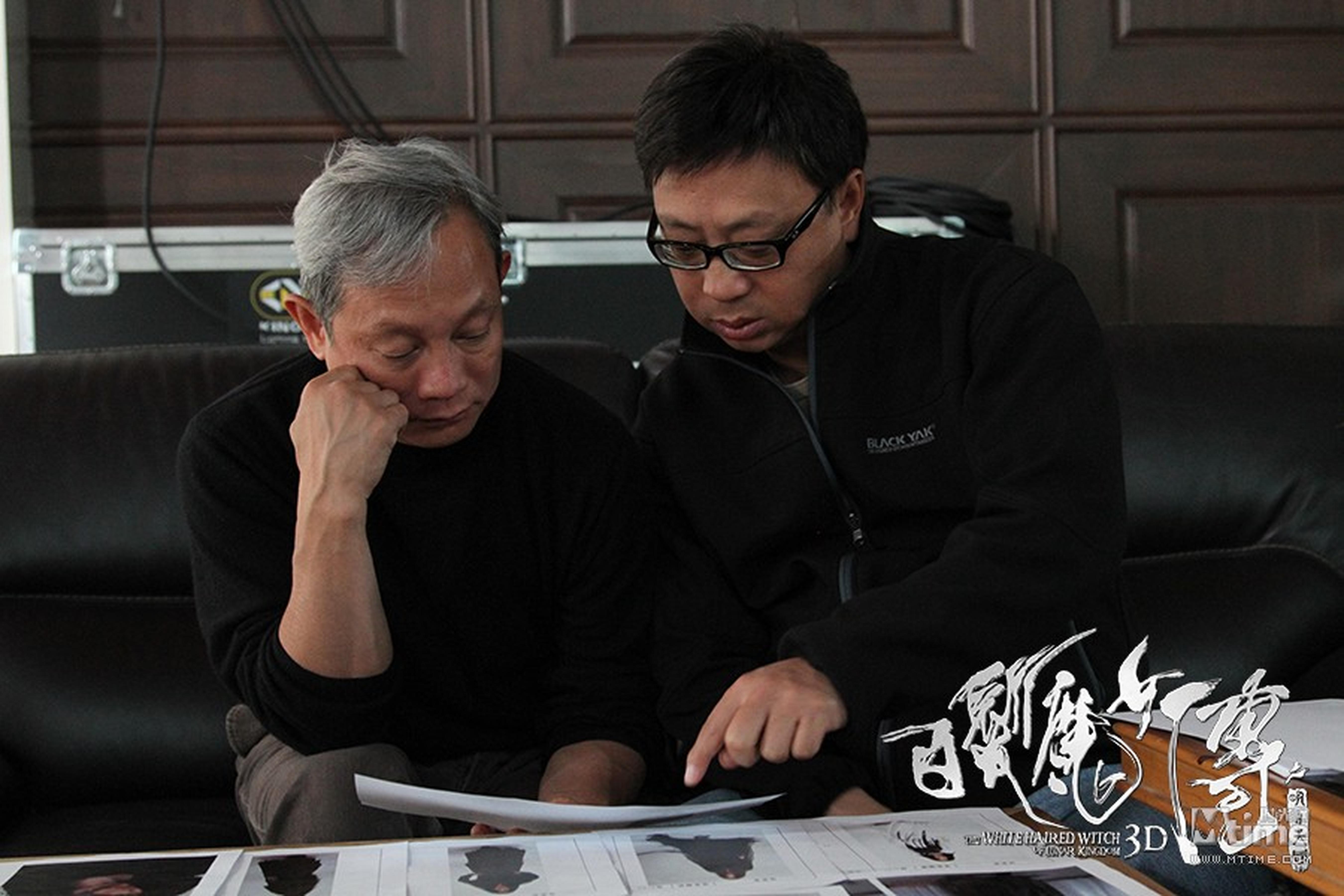 张之亮在看角色造型