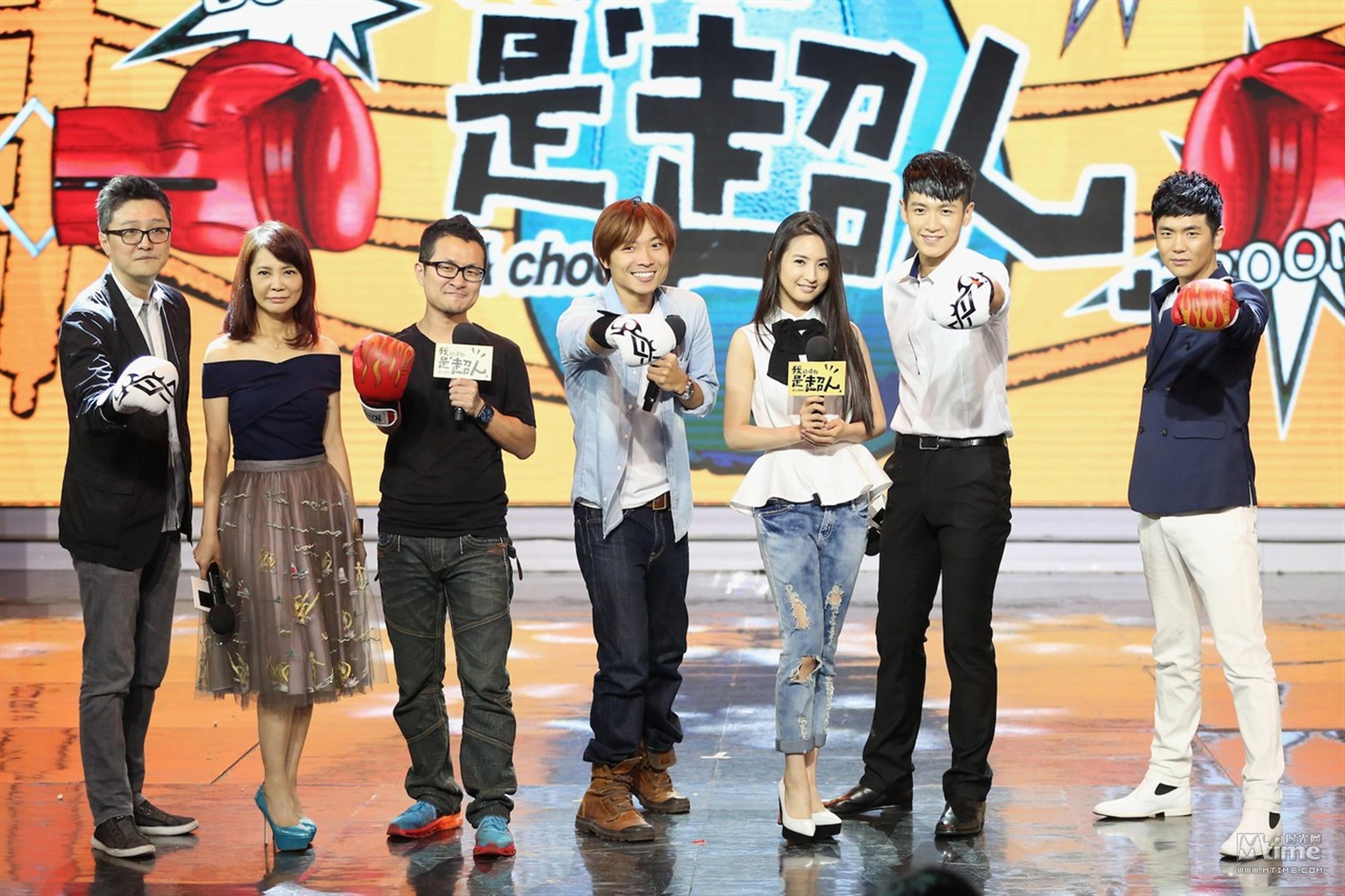 《我的情敌是超人》主创，左起：导演戚家基、监制柴智屏、九把刀、导演柯孟融、林依晨、柯震东、张晓龙