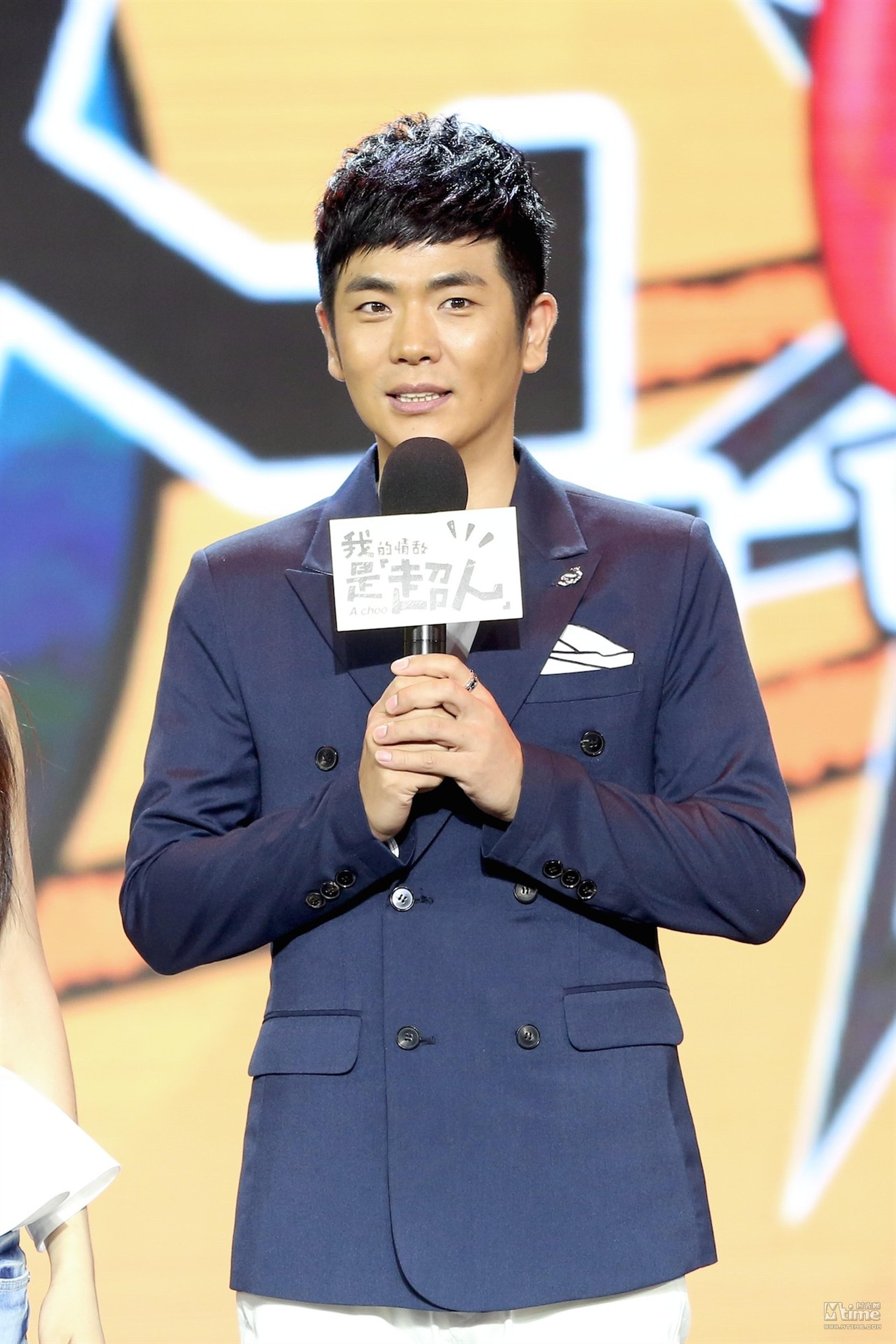 张晓龙作为柯震东电影中的“情敌”，自称是柯震东的“道具”