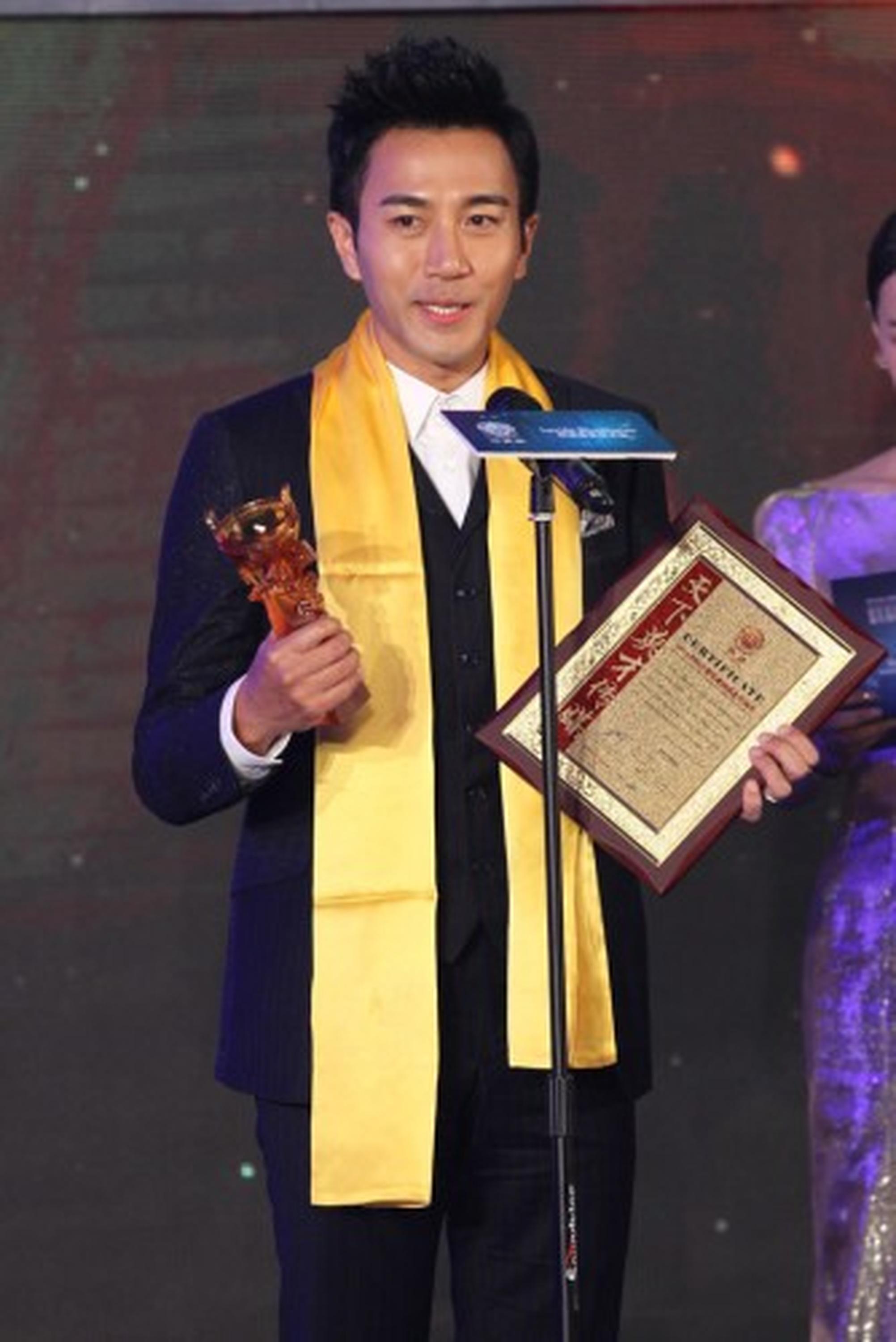 刘恺威获得古装最佳男主，作为大幂幂背后的男人，感想只有他自己知道了。
