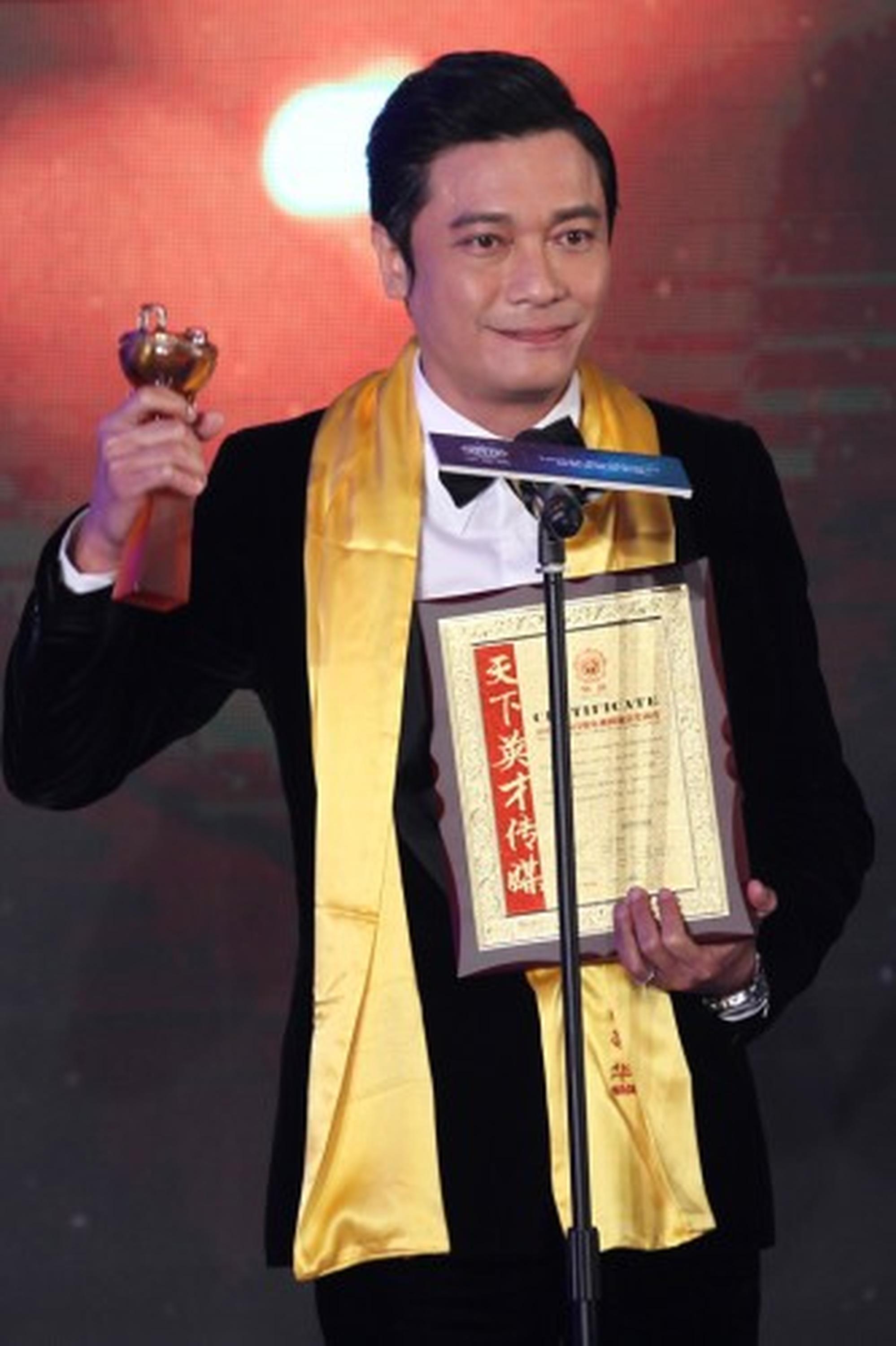 罗嘉良获得最佳男配。