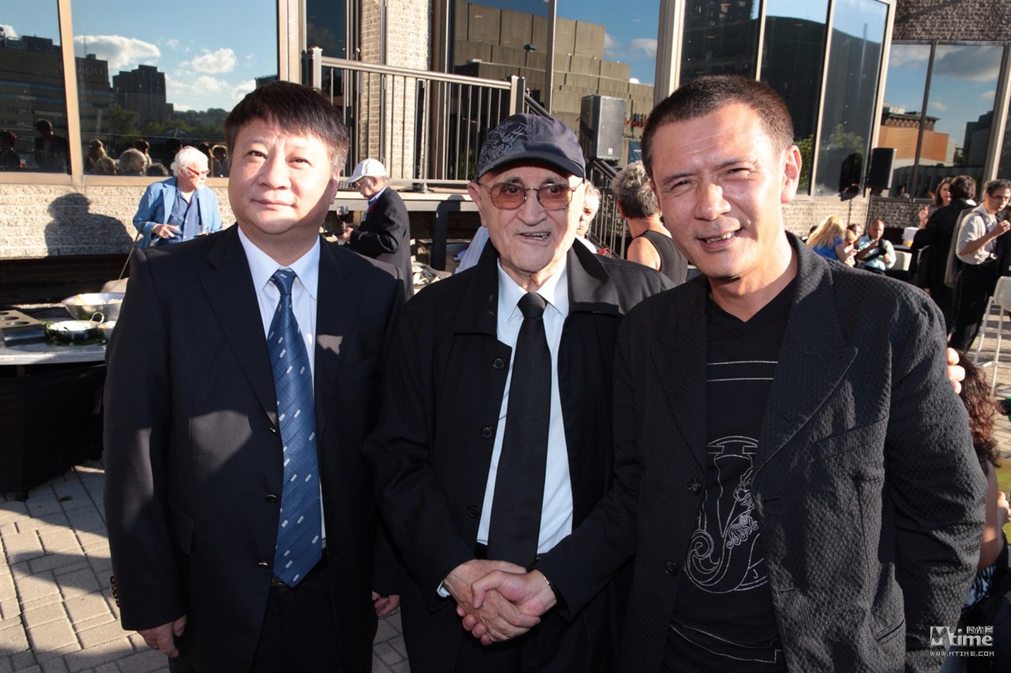 闭幕酒会张唯、姚安濂与电影节主席合影