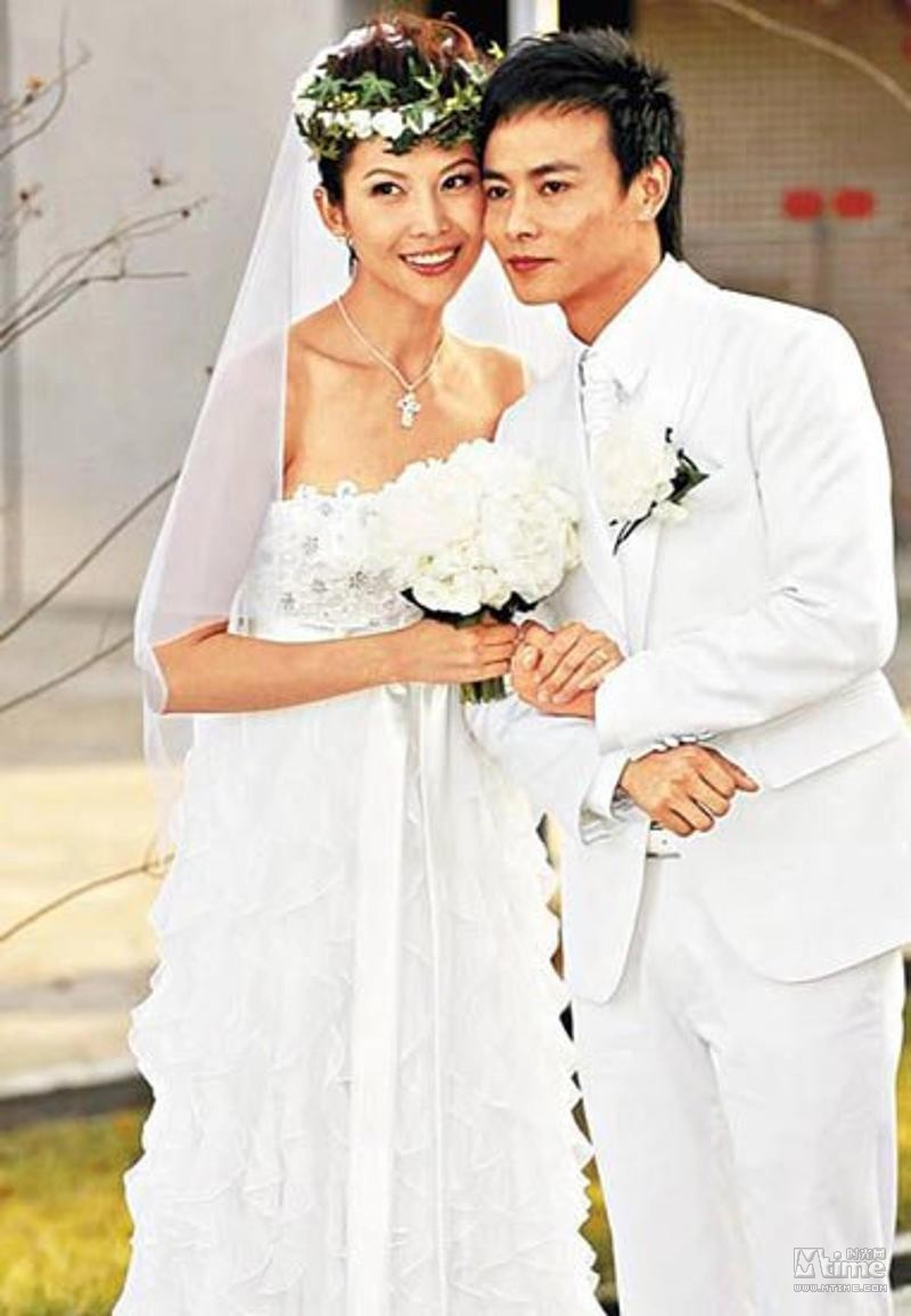 蔡少芬&张晋，年龄差：8个月。皇后凉凉对张晋相当疼爱有加，在公开场合各种称赞张晋。