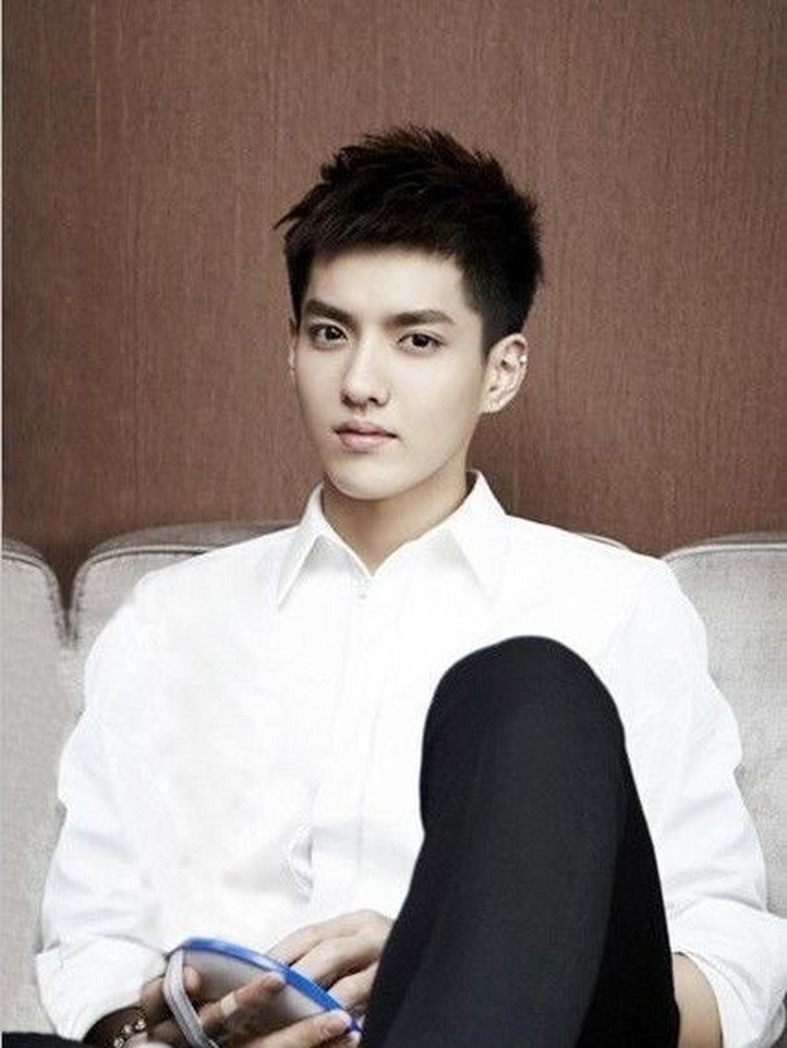 如果SM公司公告指吴亦凡、鹿晗解约推手为同一力量，那么两人在解约后有可能再做同事。