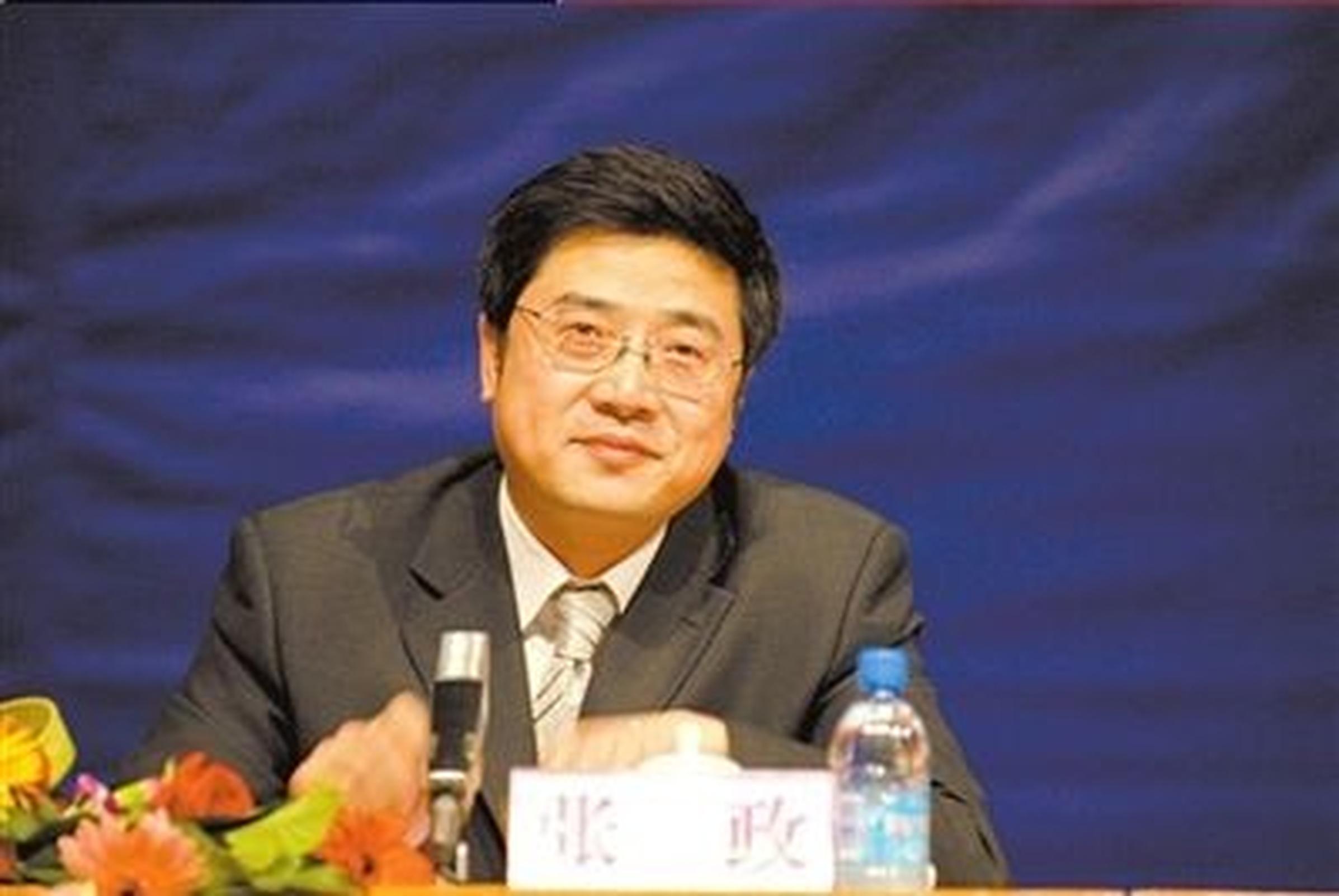 张政已是正厅级干部，仕途顺遂。
