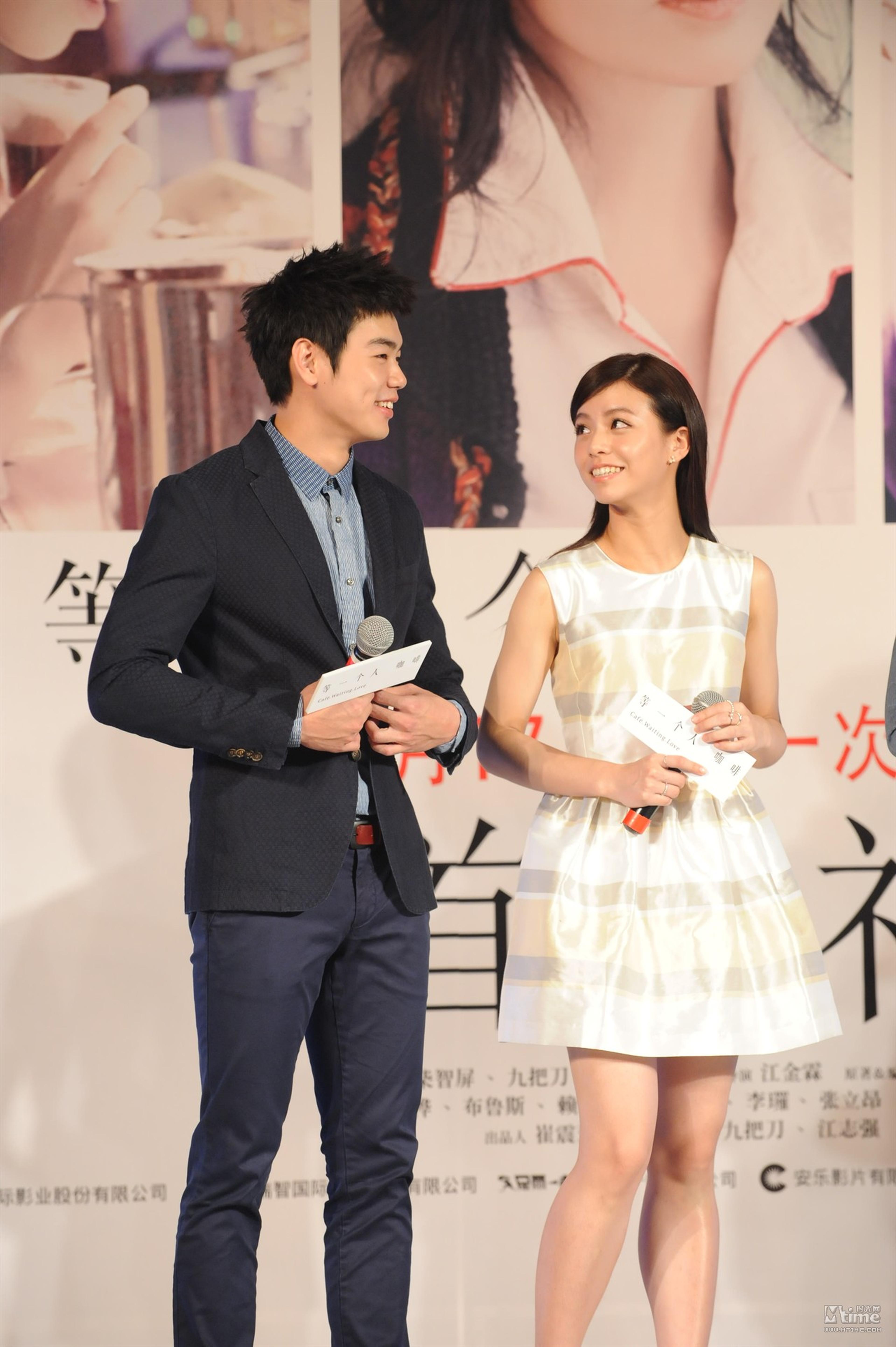 主演布鲁斯、宋芸桦开心互动