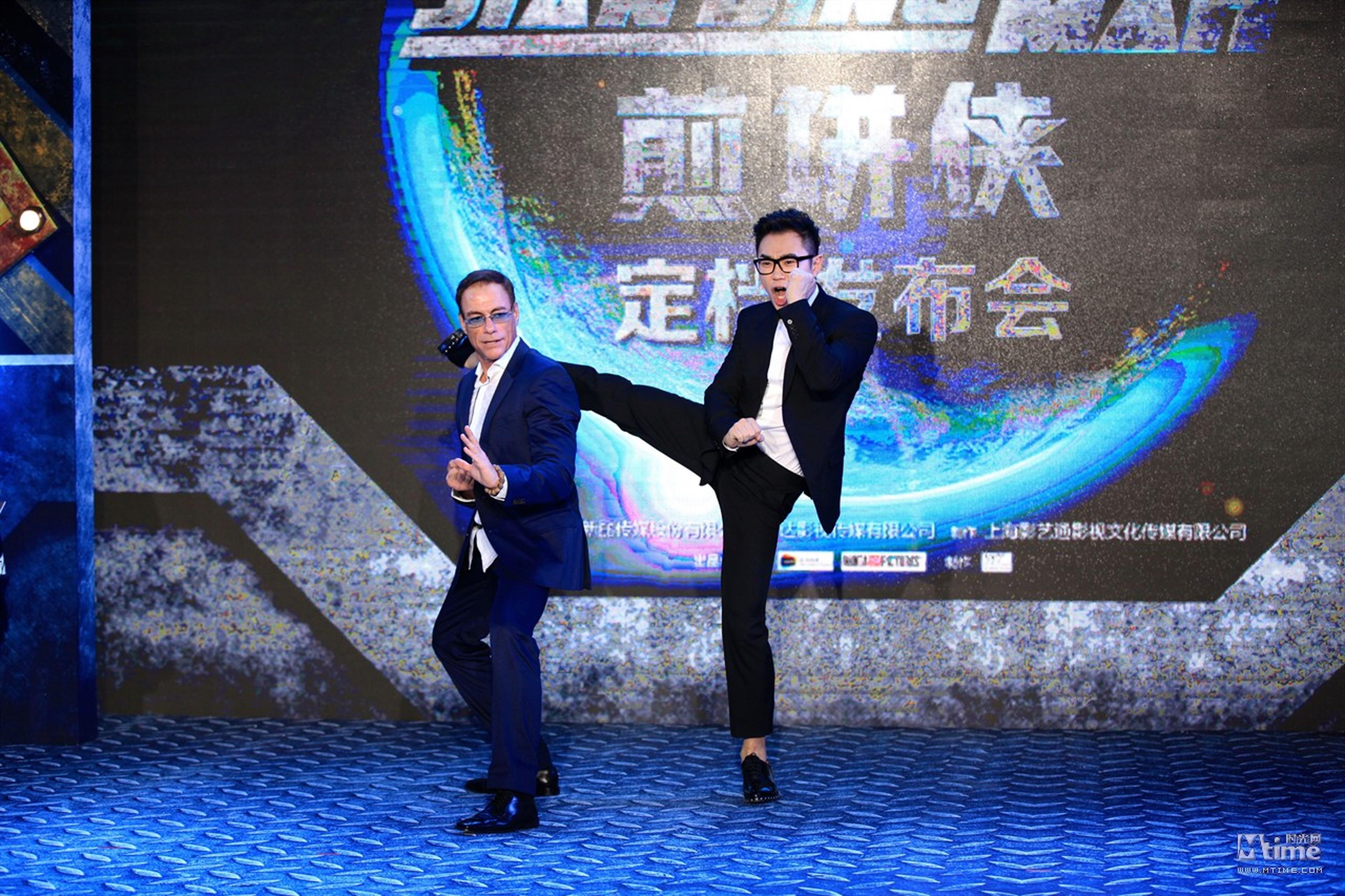大鹏“脚踢”尚格云顿