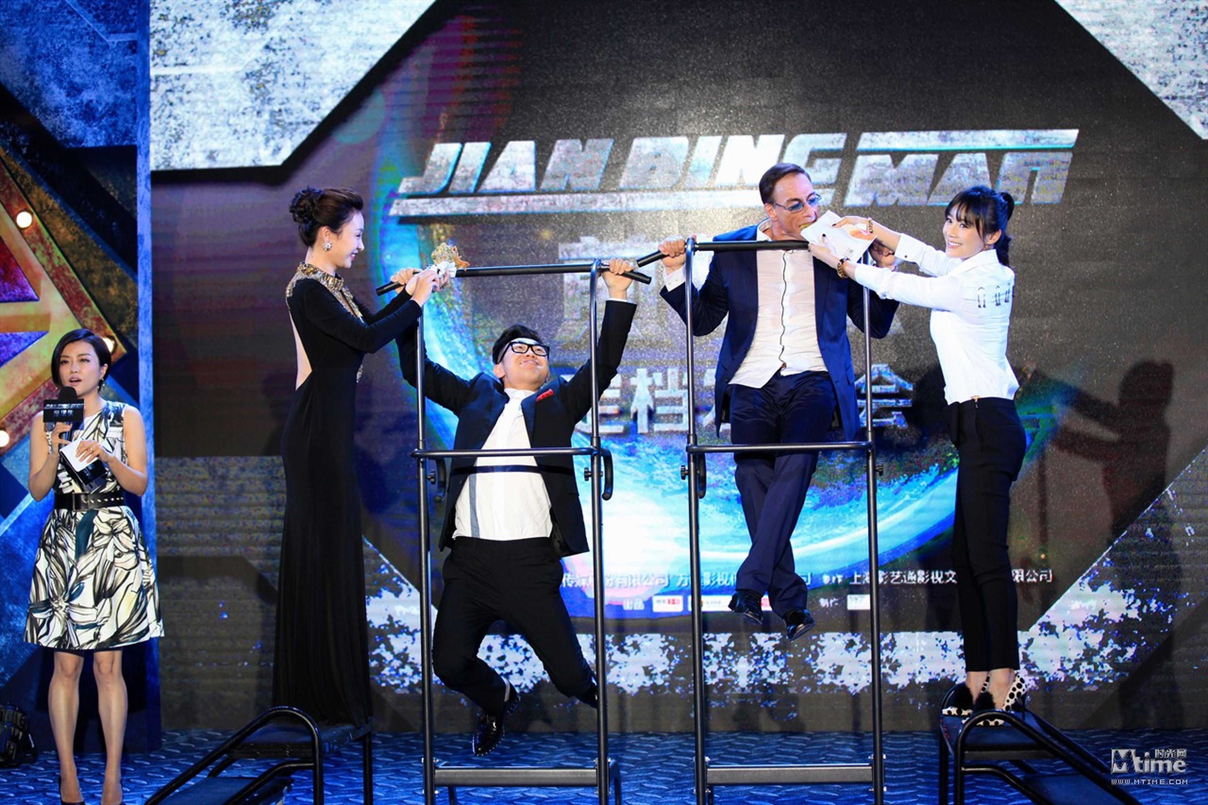 大鹏奋力追击