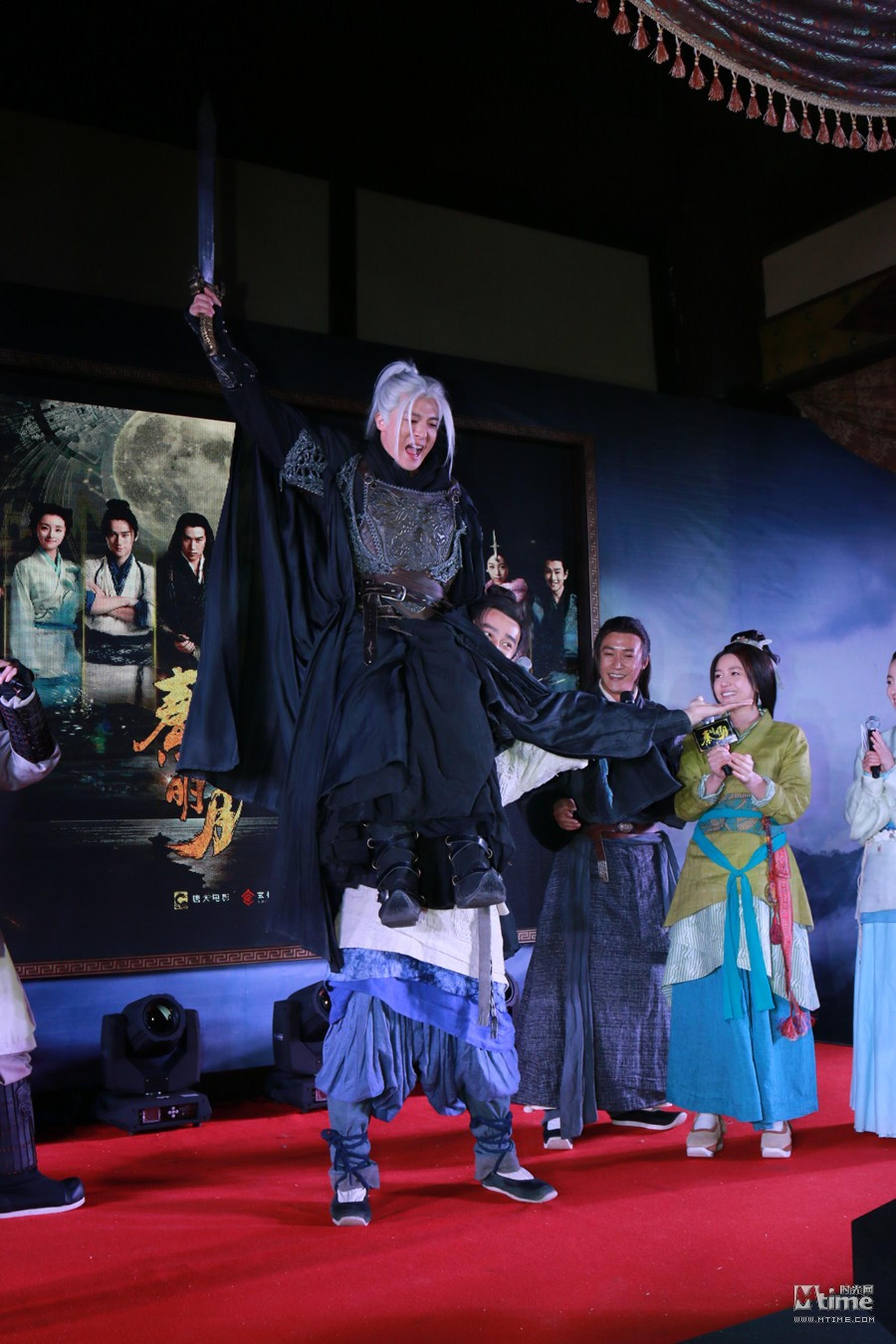 孙艺洲和蒋劲夫上演“逆天”托举