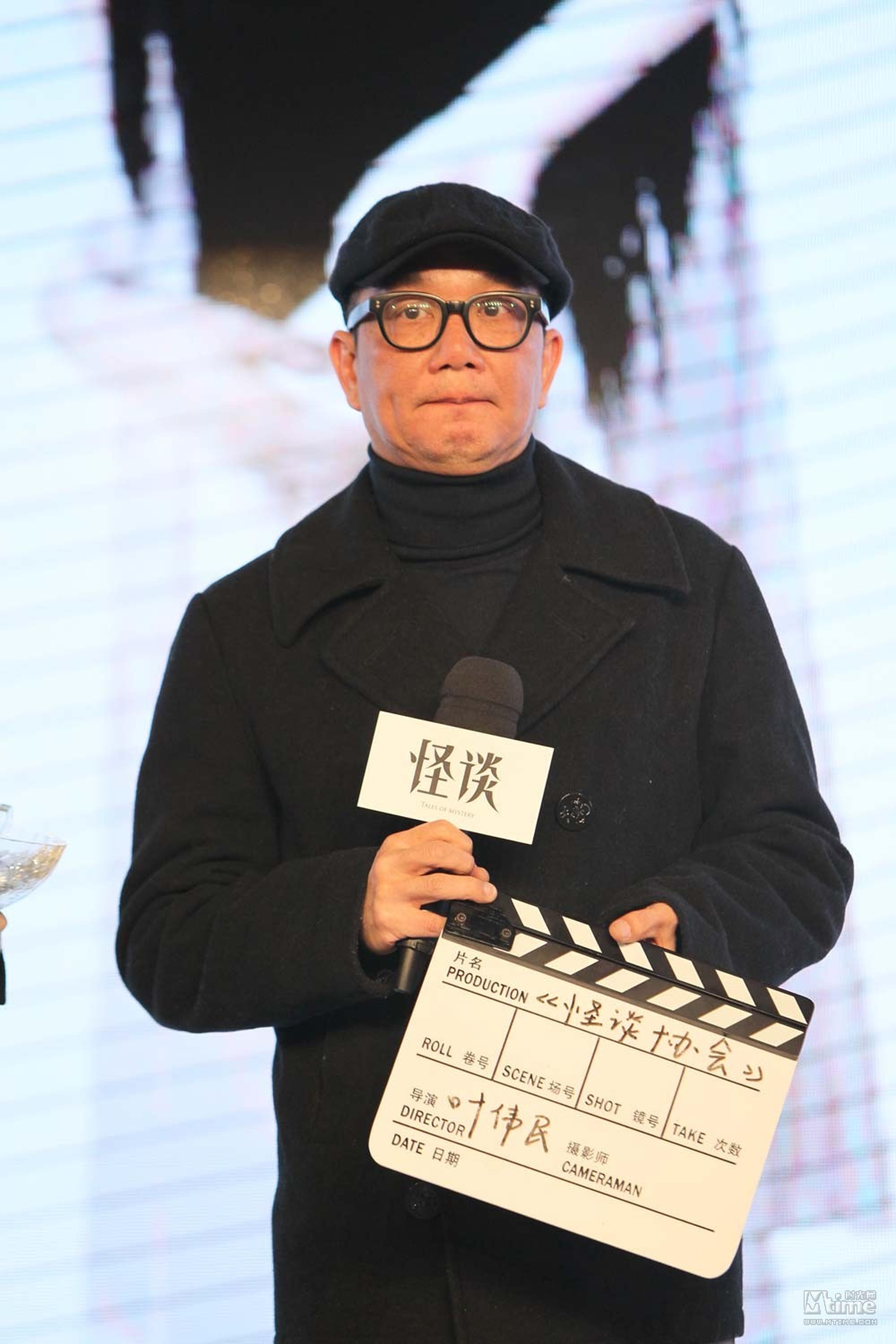 导演叶伟民称故事取材于“附近的人”、“摇一摇”、“漂流瓶”三种交友功能