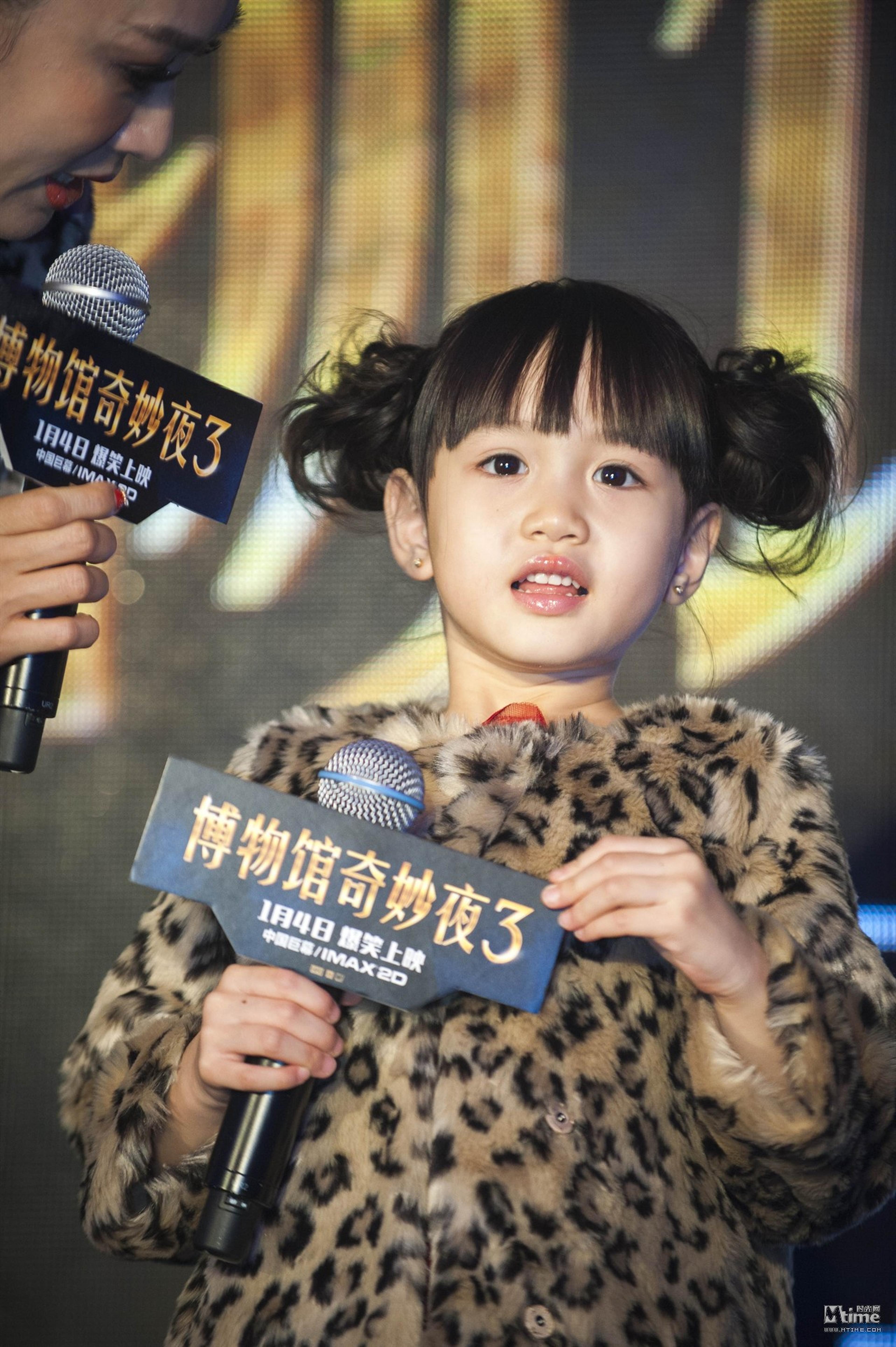 “新萌主”Cayla考拉接受主持人的访问