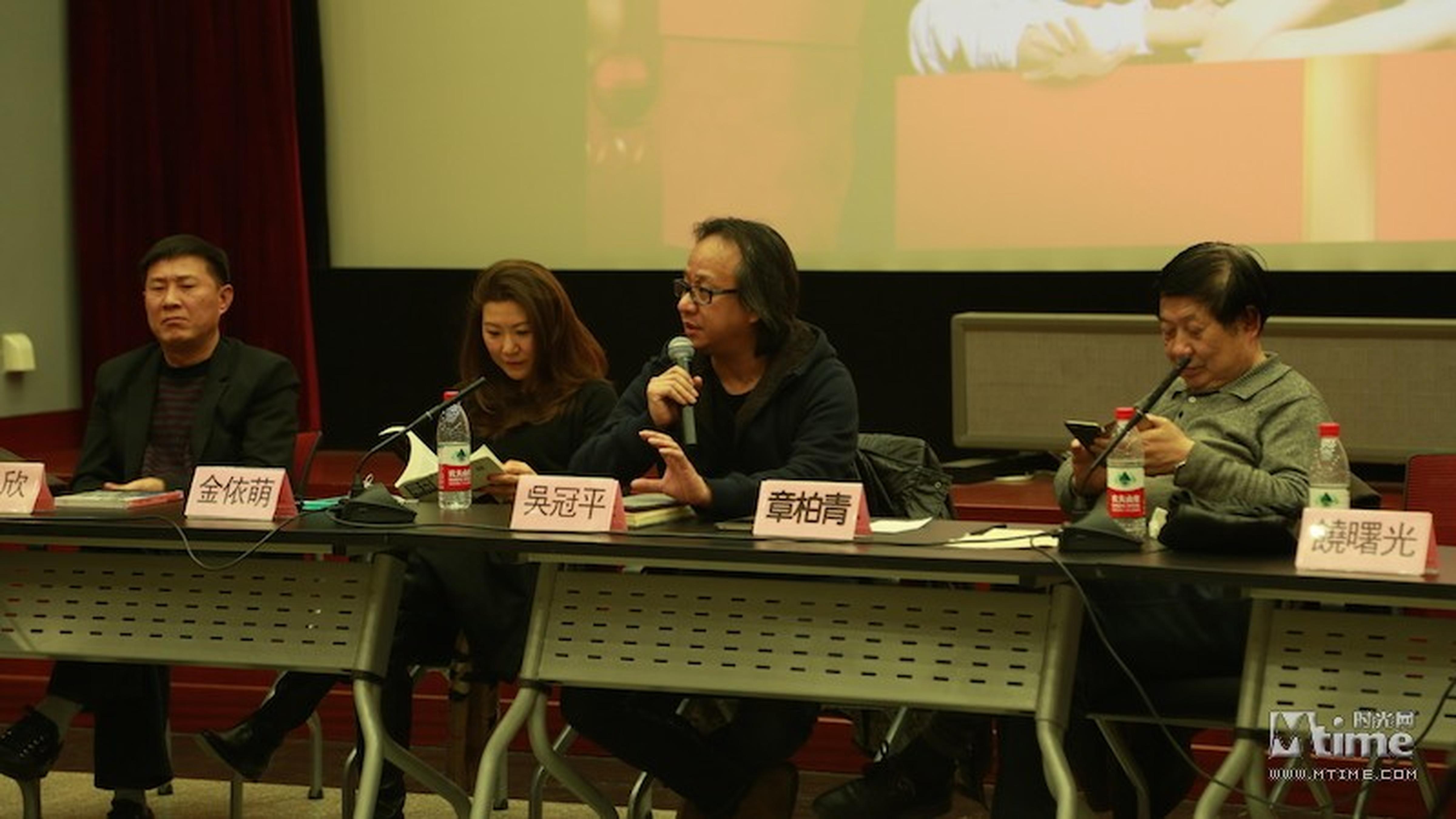 《一路惊喜》专家座谈会。