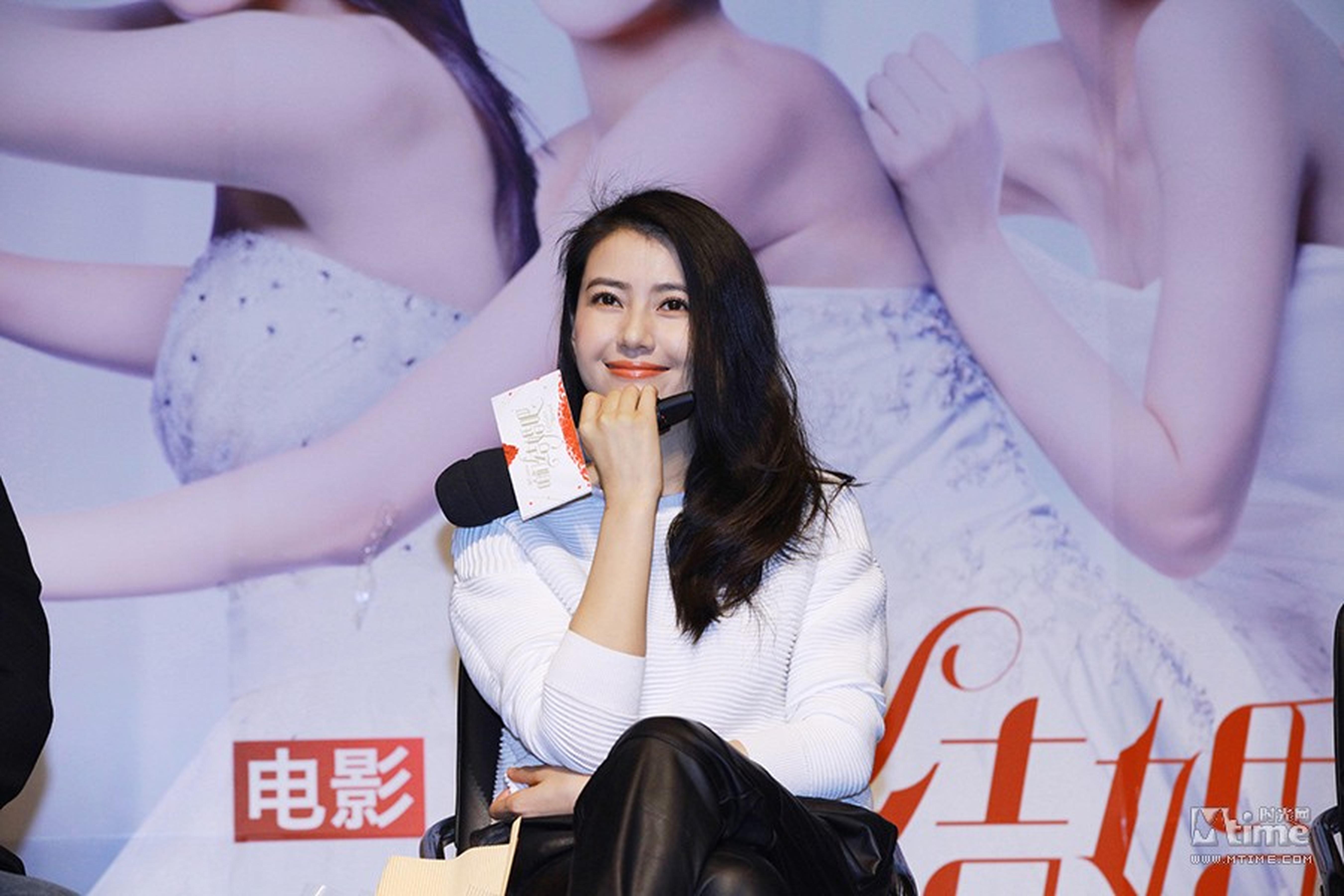 被同学们称作“女神”、“圆圆老师”的高圆圆
