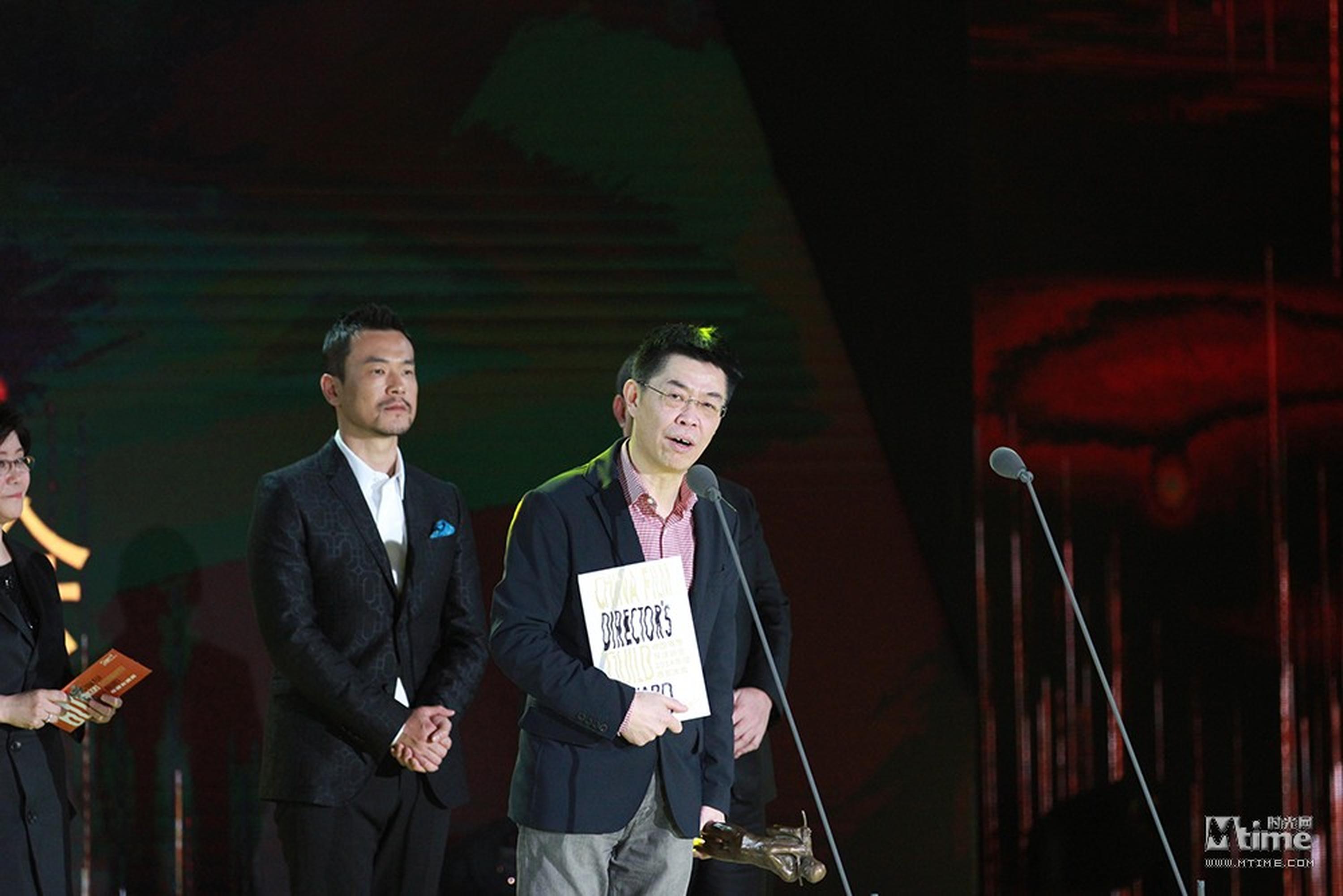 巩俐获年度女演员，乐视影业总裁张昭代为领奖。