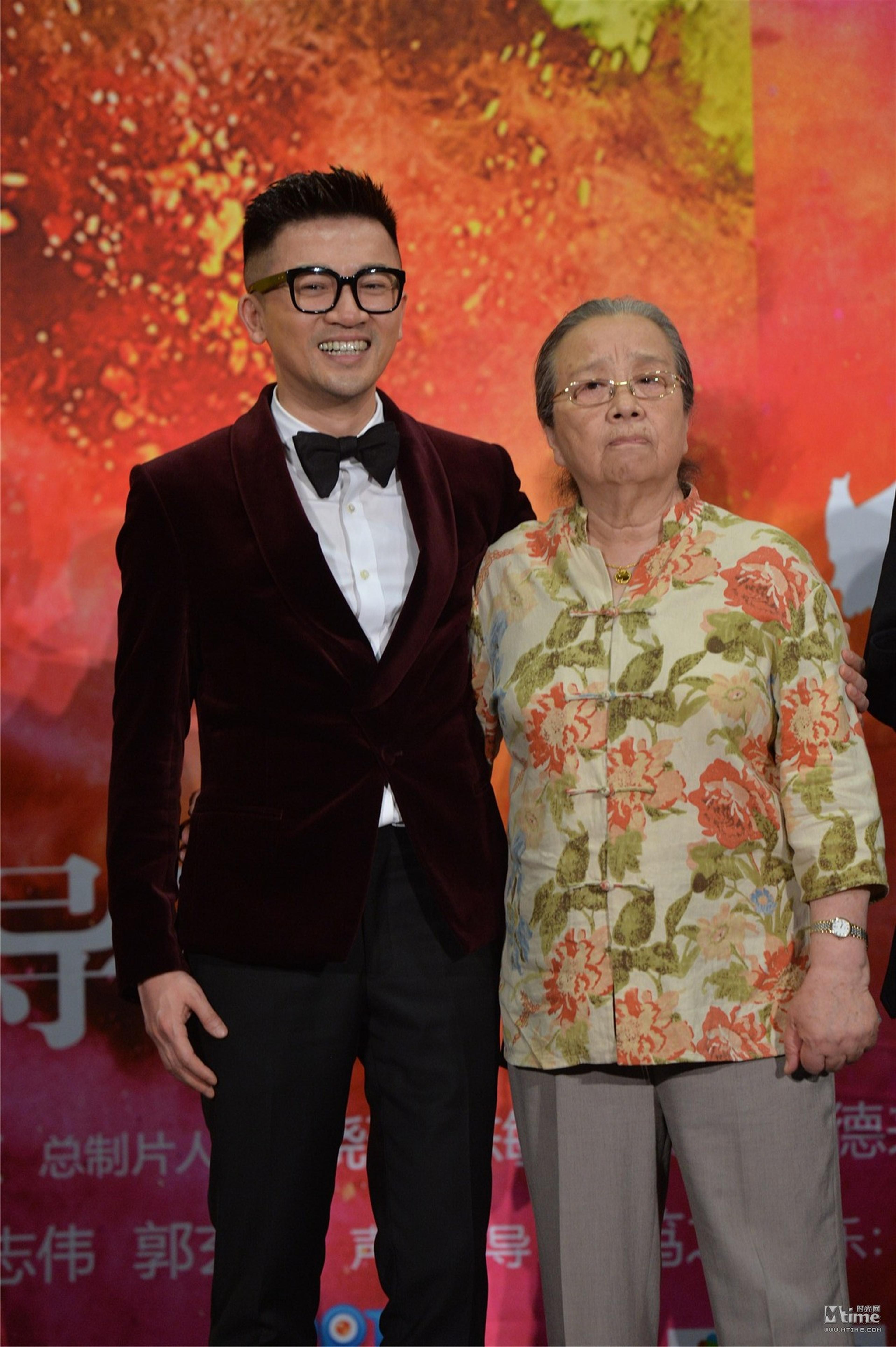 苏有朋与李明启合影