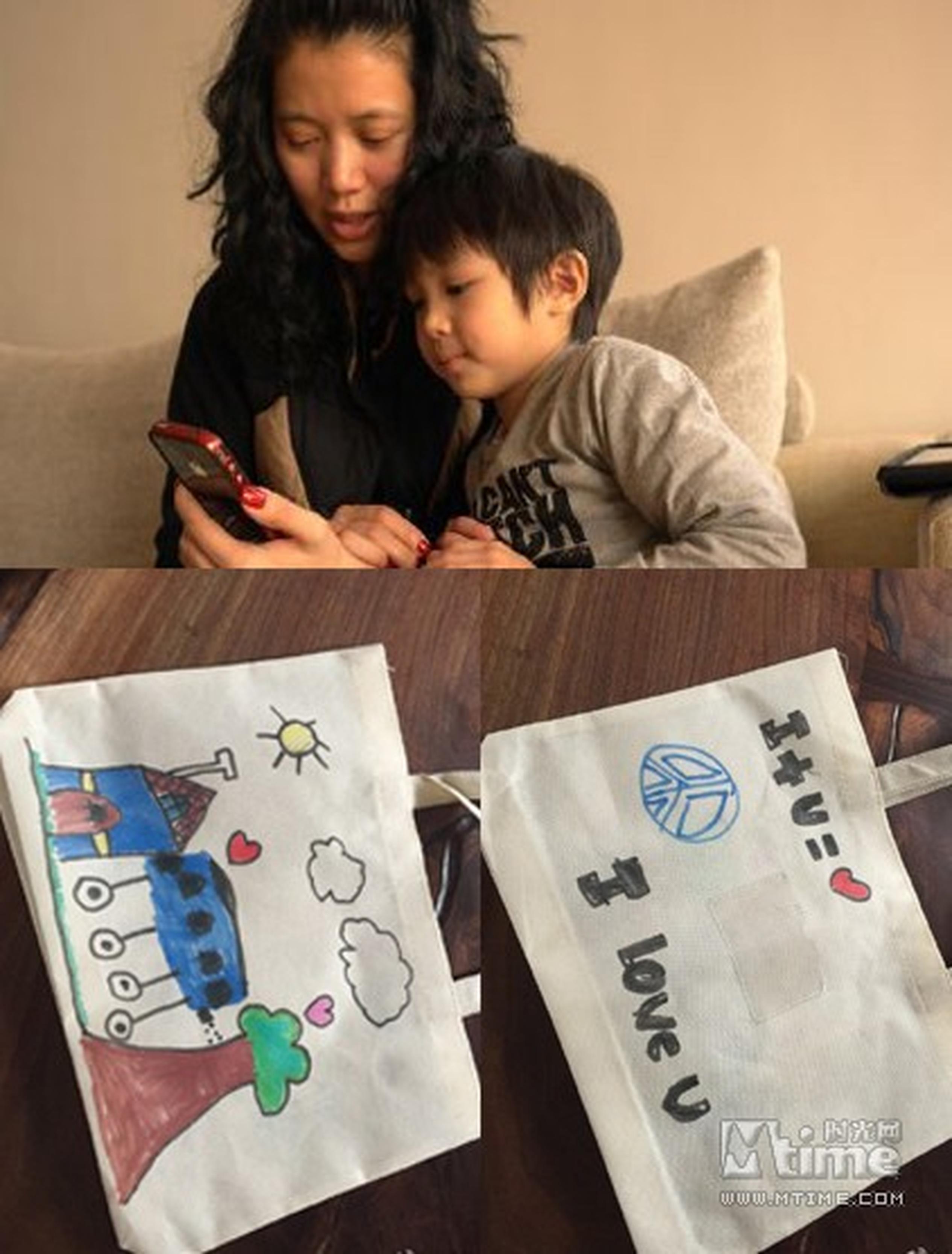 靓靓今年的母亲节礼物是儿子亲手画的包包，搞笑的她还调侃自己的儿子“脸像面包”。