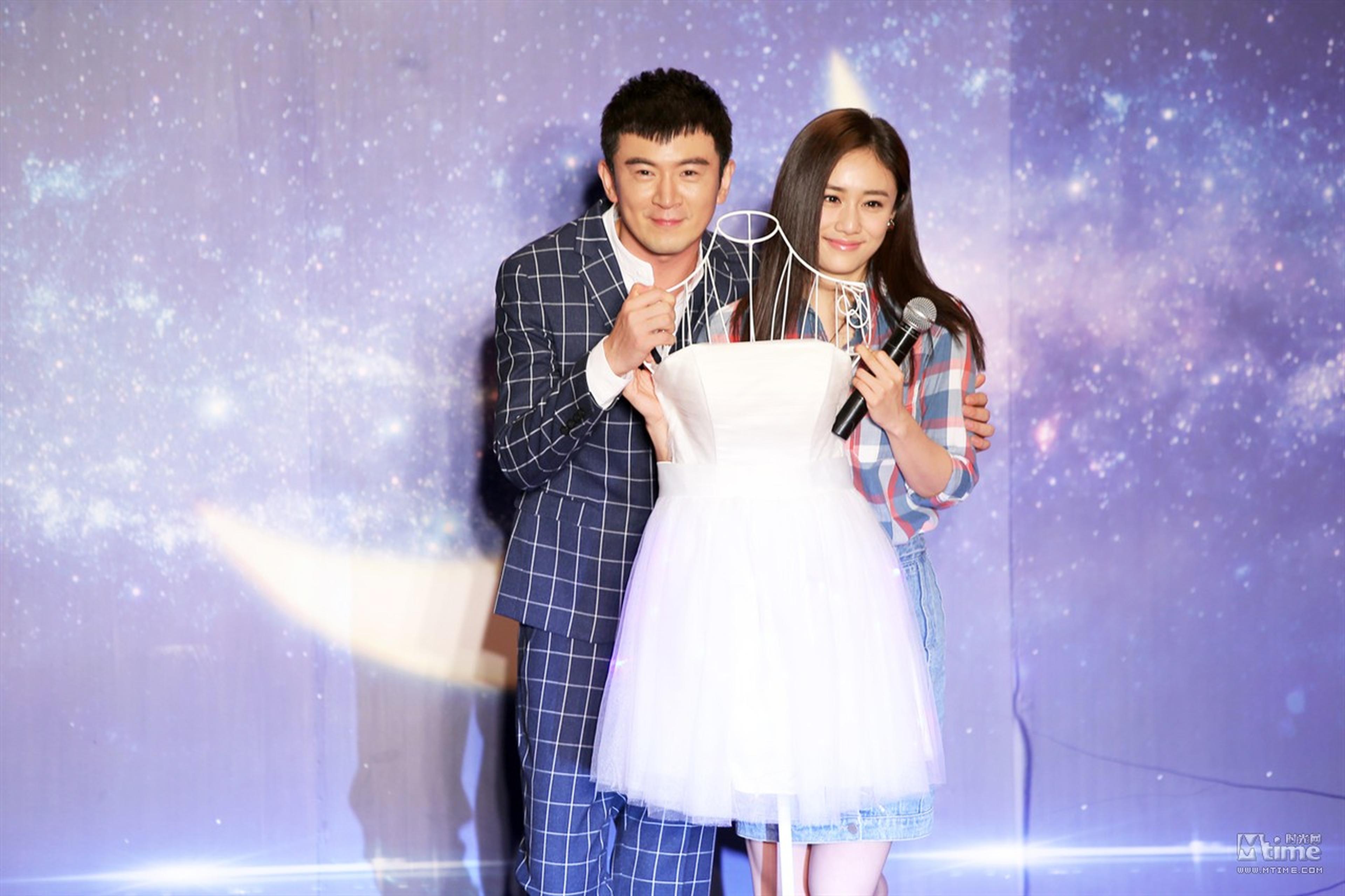 告白会现场刘云郭家铭重现戏中浪漫婚纱桥段