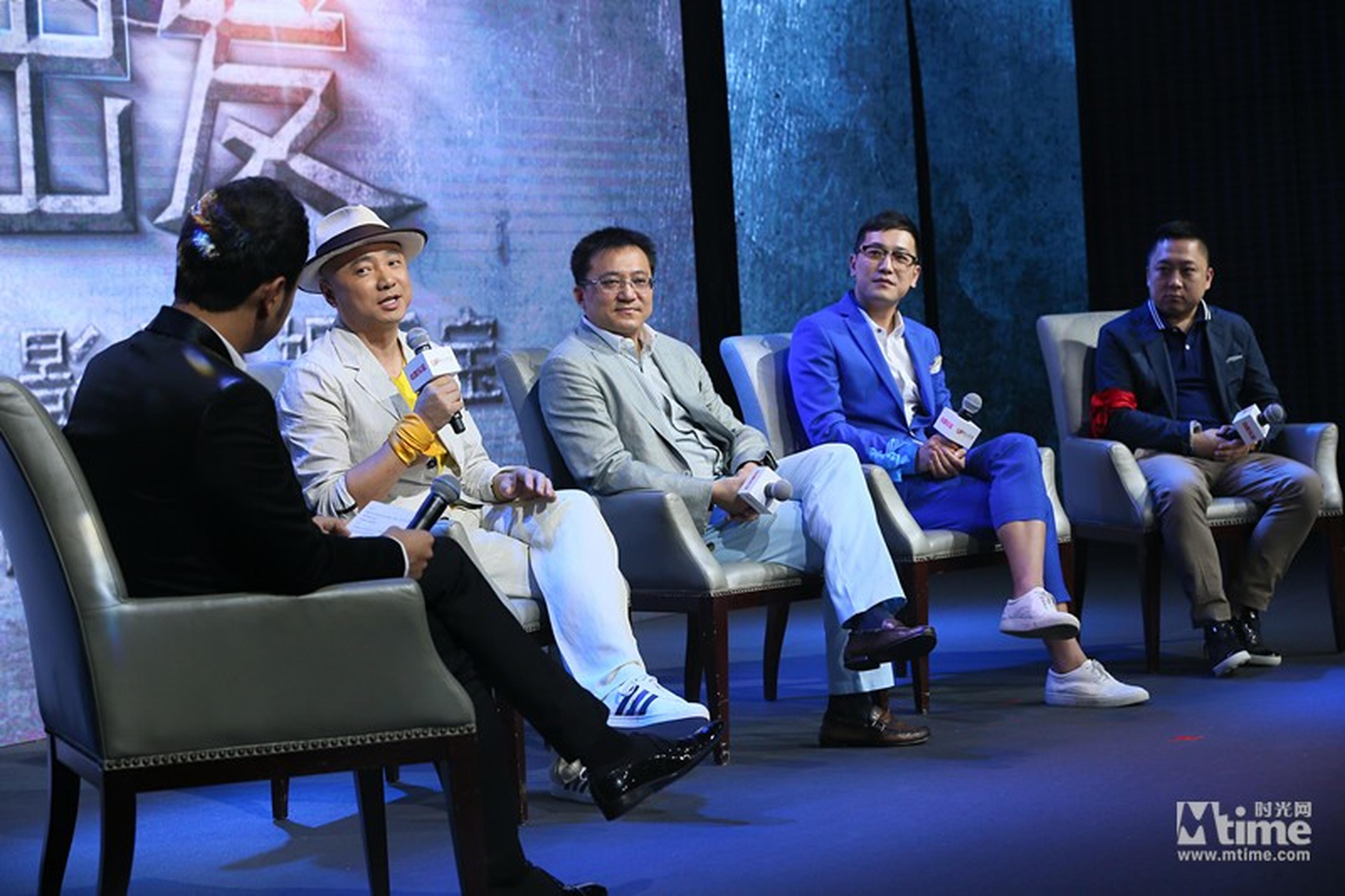 发布会现场嘉宾合影